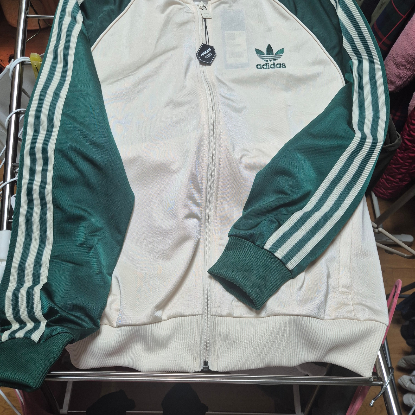 Adidas SST Track Top Wonder White Collegiate Green - KR Sizing 착용 스타일 - 1