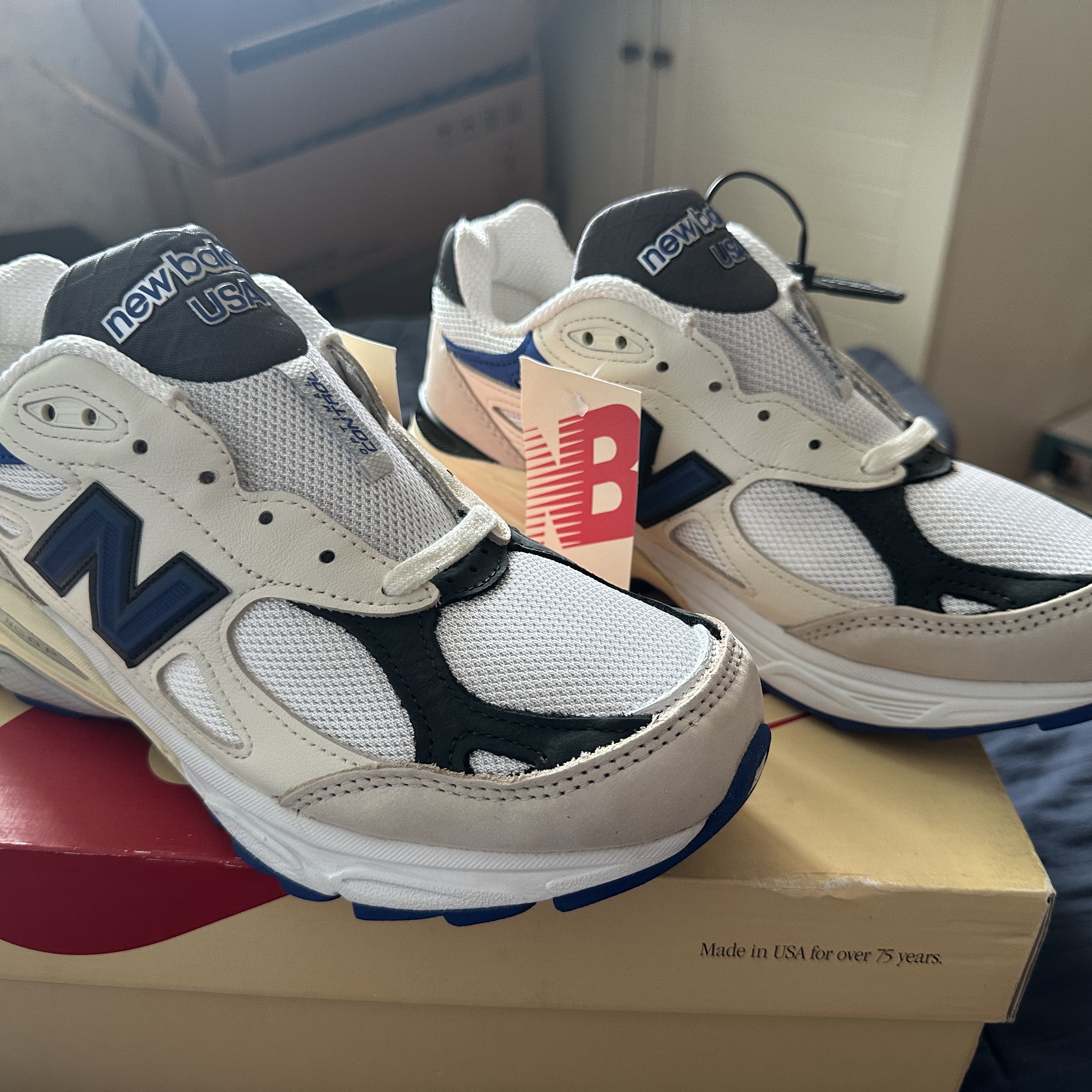 New Balance 990v3 Made in USA White Blue 착용 스타일 - 3