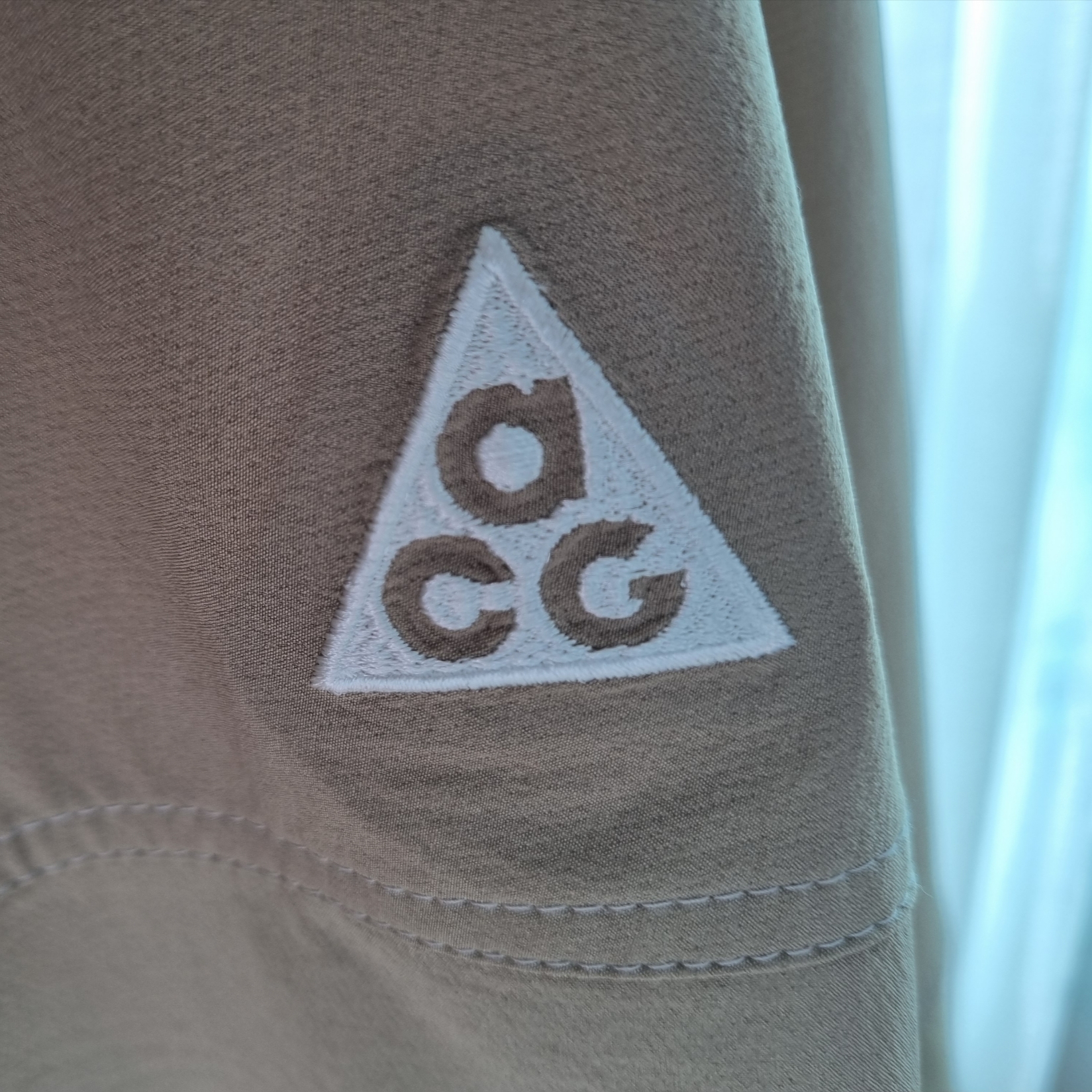 Nike ACG Sun Farer Jacket Khaki Summit White - Asia 착용 스타일