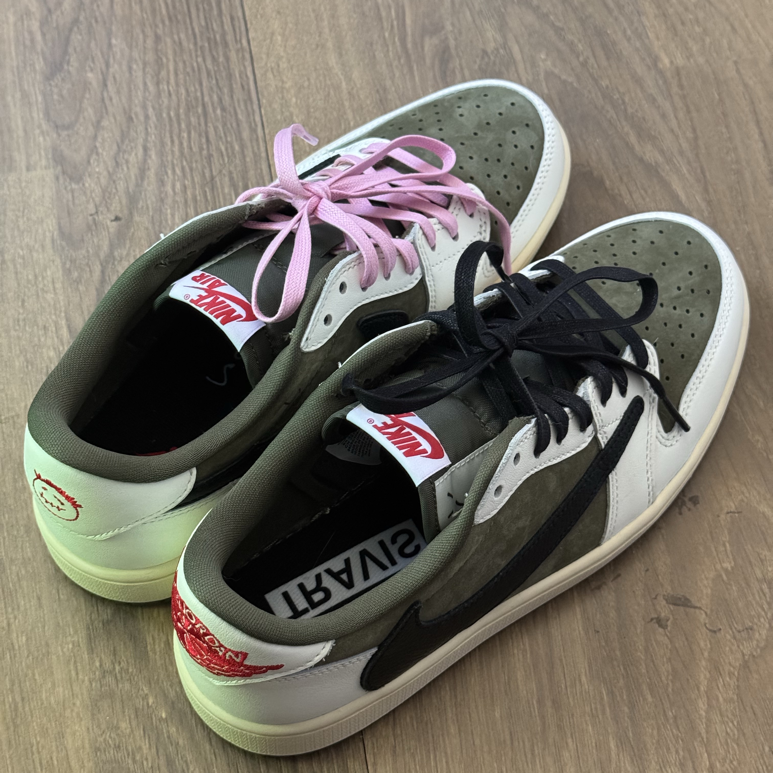 Jordan 1 x Travis Scott Retro Low OG SP Reverse Olive 착용 스타일