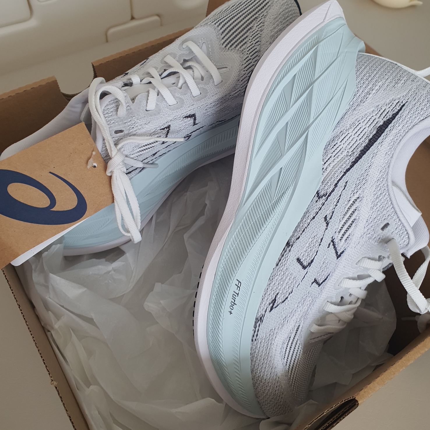 Asics Superblast 2 White Cool Grey 착용 스타일