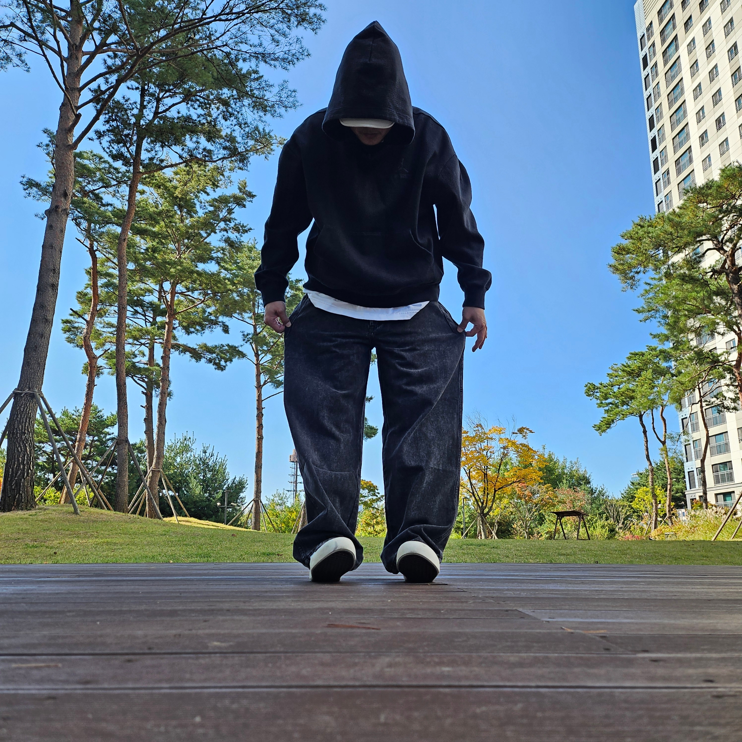 Supreme x MM6 Maison Margiela Painted Camp Cap White - 24SS, Jordan x A Ma Maniere Jacquard Hoodie Black - Asia 착용 스타일 - 2