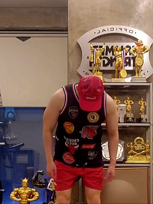 Supreme Gloss Ripstop Camp Cap Red - 23FW, Supreme x Nike NBA Teams Authentic Jersey Black - 18SS 착용 스타일 - 1