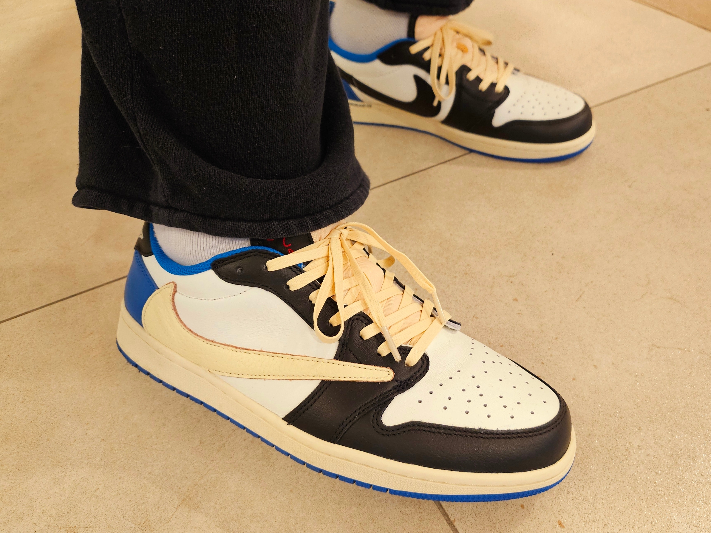Jordan 1 x Travis Scott x Fragment Retro Low OG SP Military Blue, Jordan 1 x Travis Scott Retro Low OG SP Black Phantom 착용 스타일 - 1