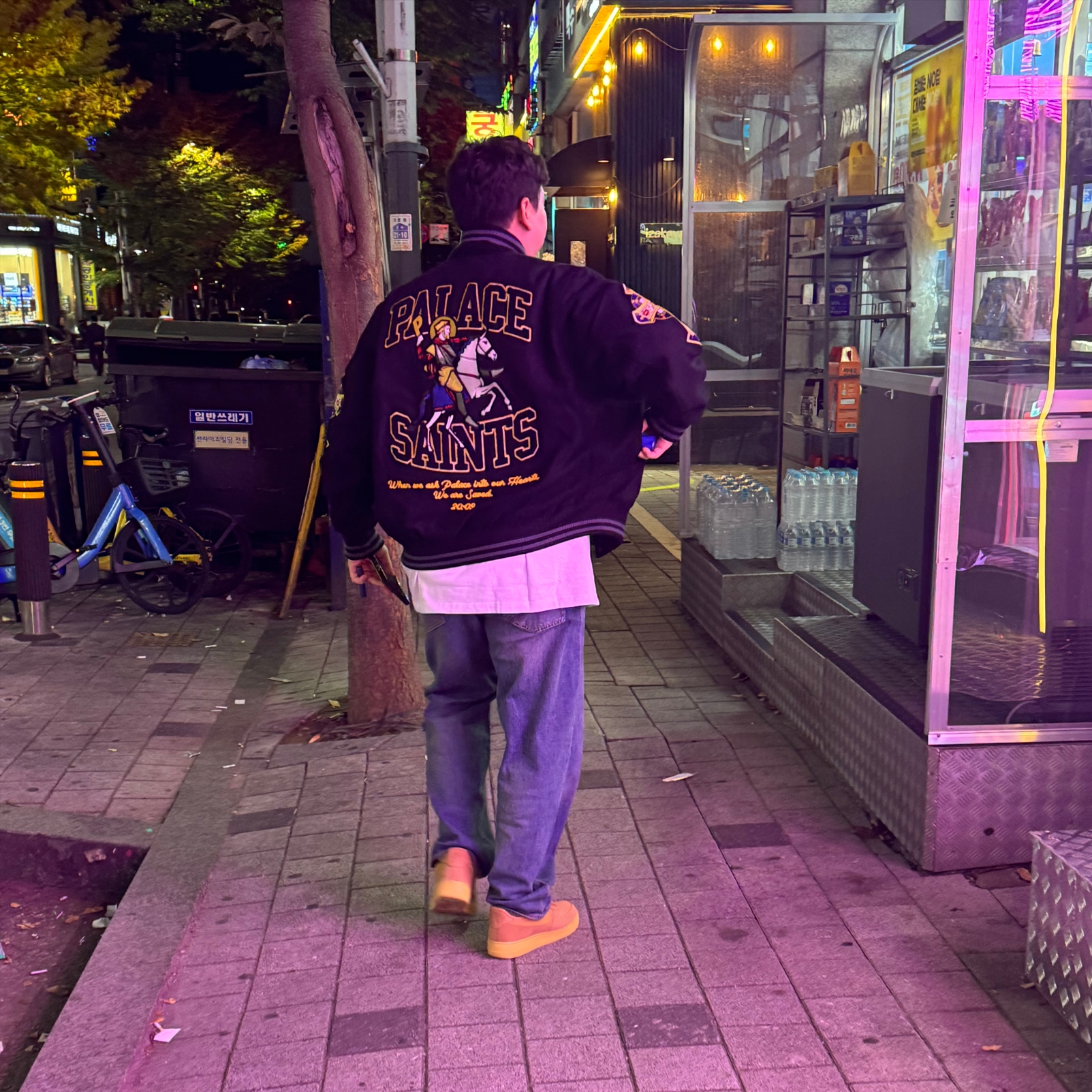 Palace Saints Varsity Jacket Black - 24SS, Supreme Twill Applique S/S Top White - 24FW 착용 스타일 - 2