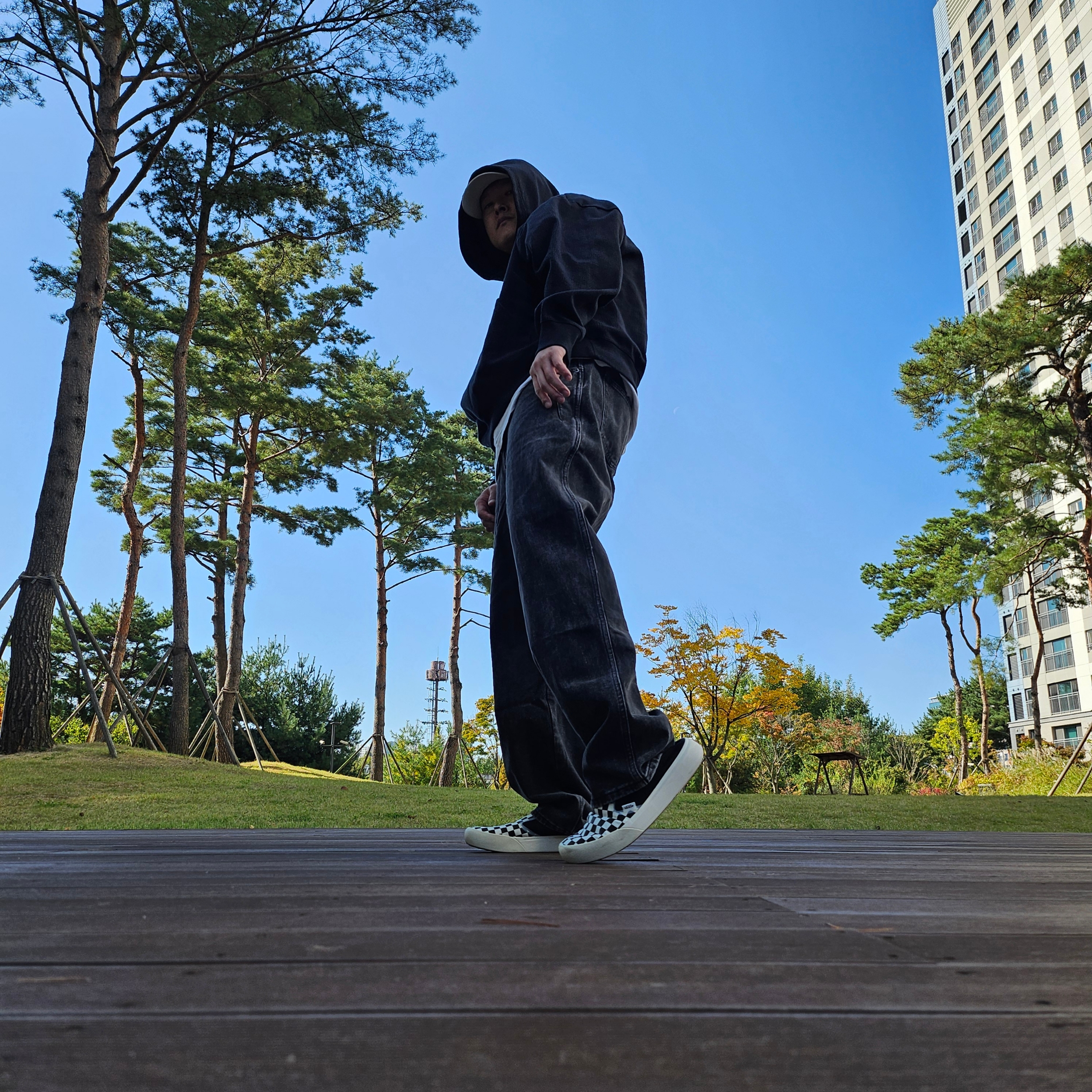 Supreme x MM6 Maison Margiela Painted Camp Cap White - 24SS, Jordan x A Ma Maniere Jacquard Hoodie Black - Asia 착용 스타일 - 1