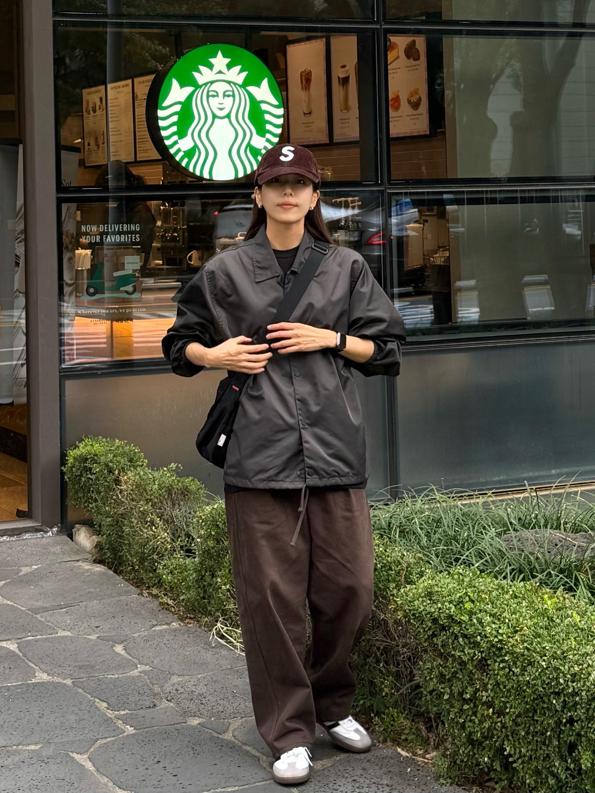 Supreme Corduroy S Logo 6-Panel Dark Brown - 24FW, Essentials Coaches Jacket Iron - 22SS 착용 스타일 - 3