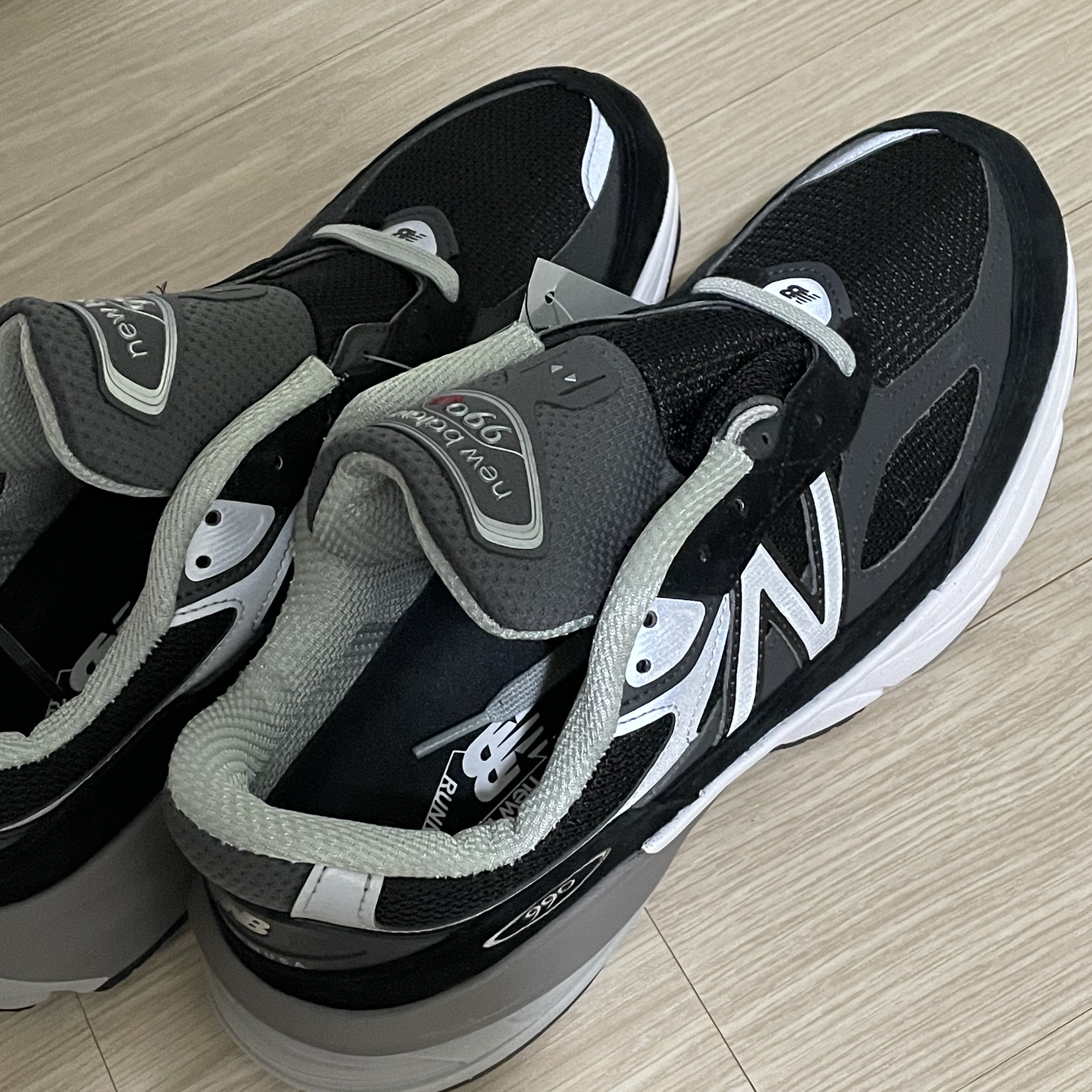 New Balance 990v6 Made in USA Black White 착용 스타일