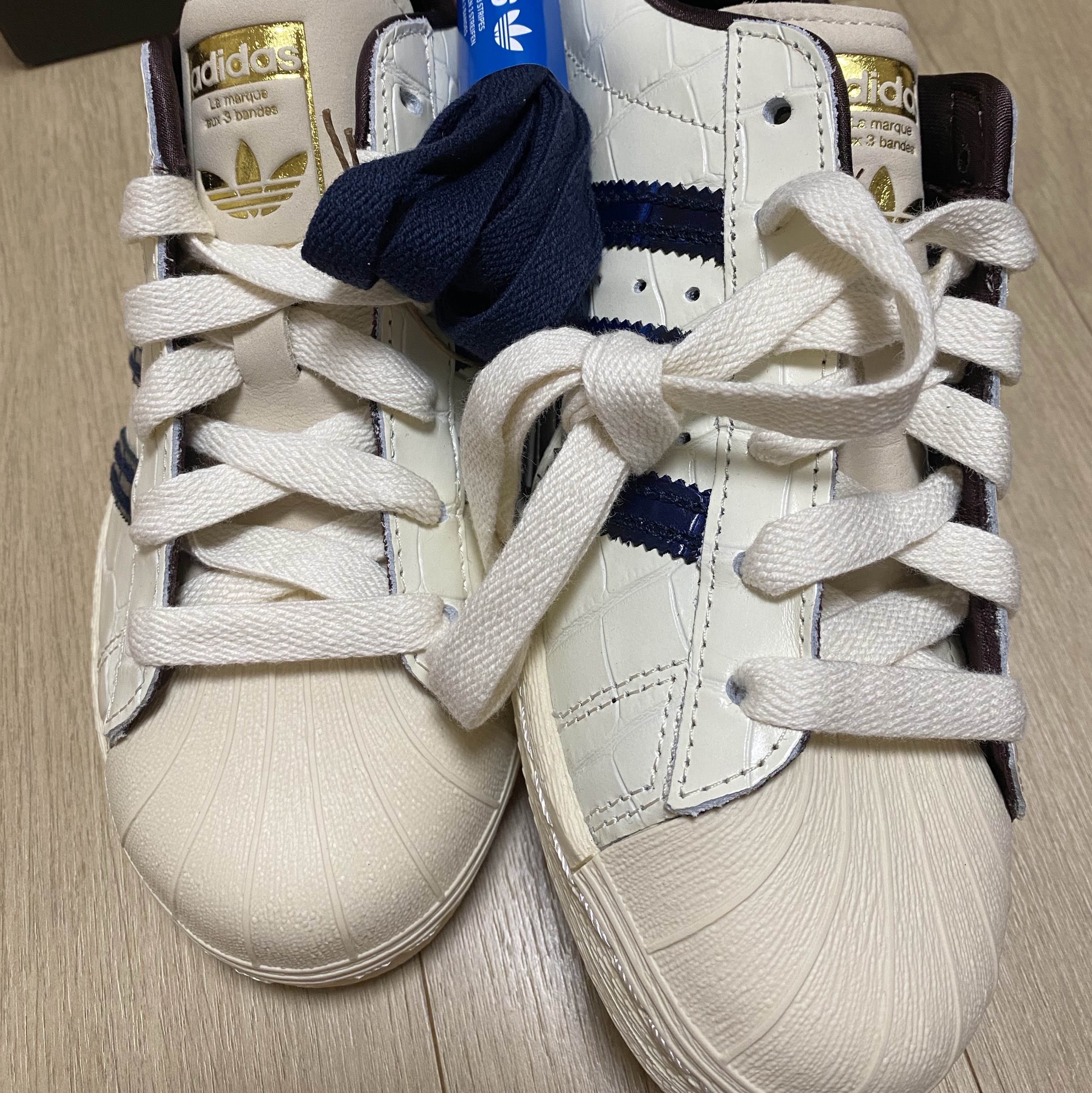 Adidas x Wales Bonner Superstar Wonder White Collegiate Navy 착용 스타일 - 2