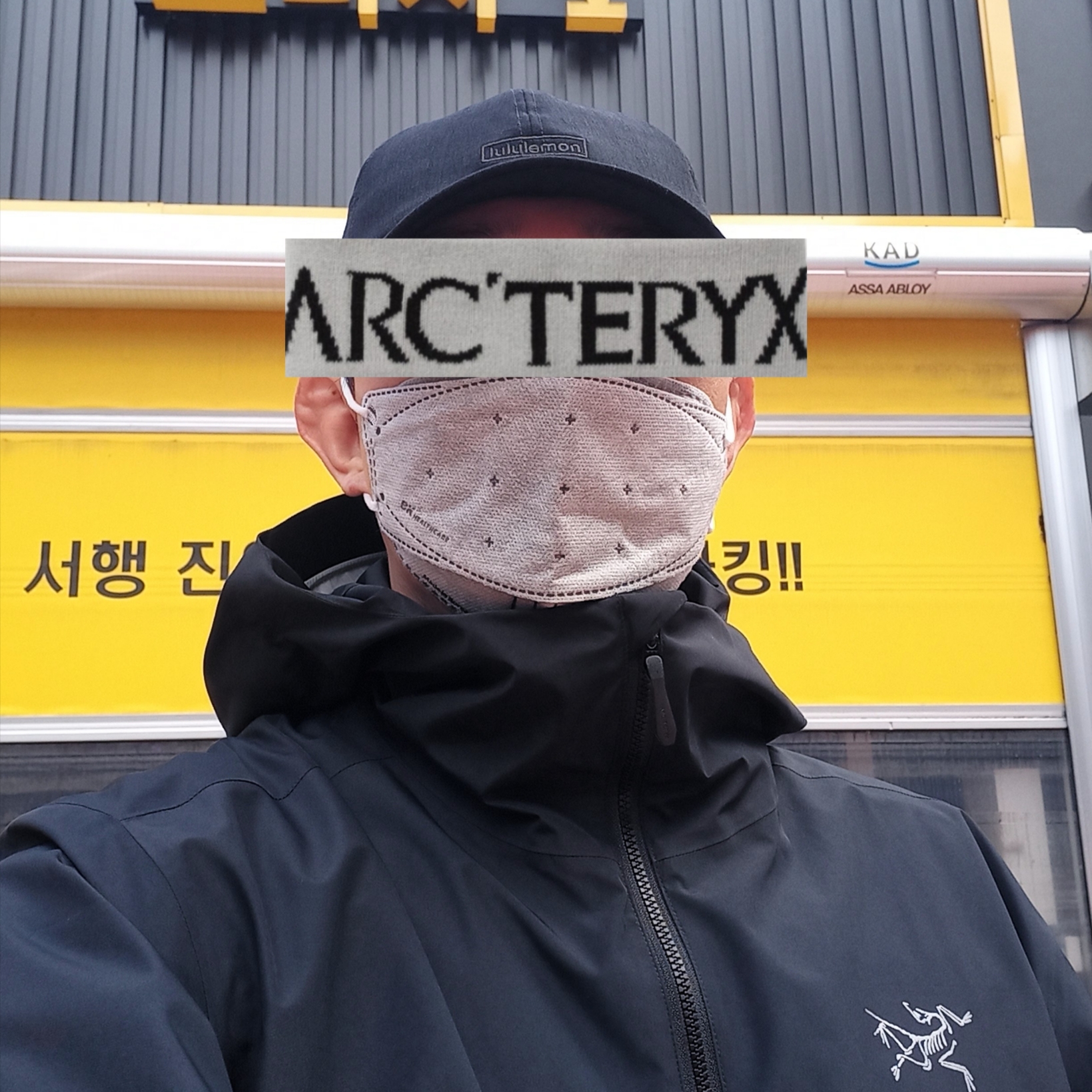 (W) Lululemon Soft Embroidered Baller Hat Black, Arc'teryx Solano Hoody Black 착용 스타일 - 1