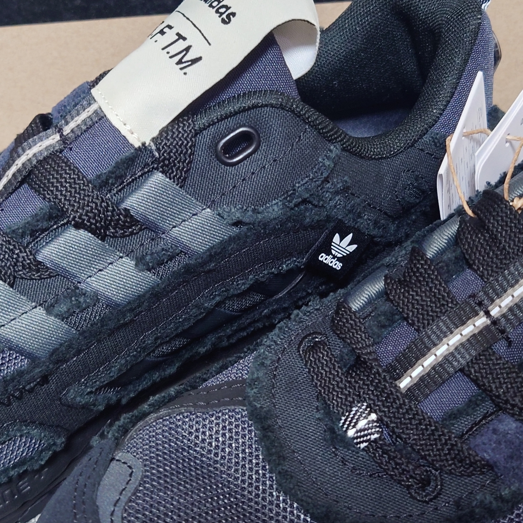 Adidas x Song for the Mute Shadowturf Core Black Night Grey 착용 스타일 - 3