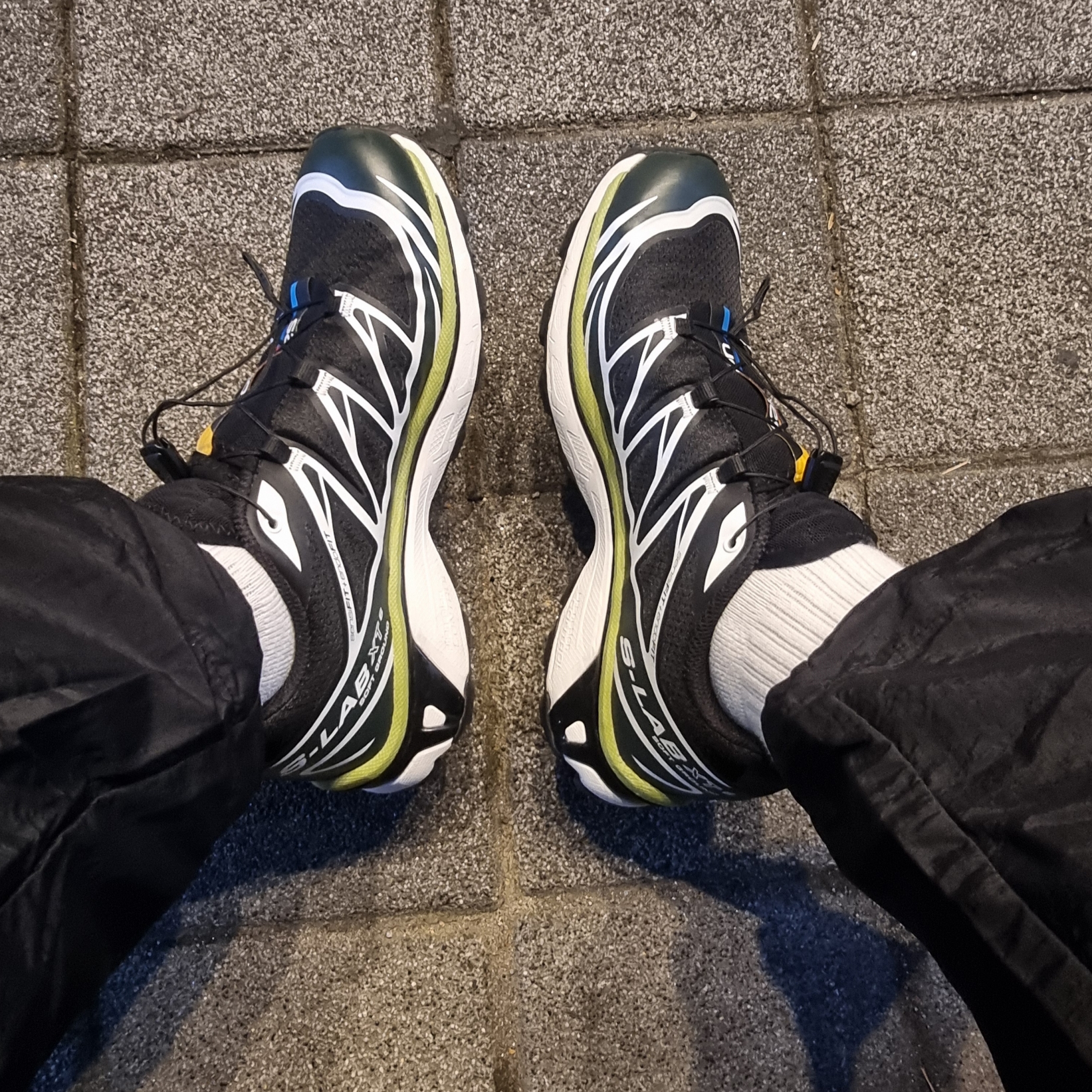 Salomon XT-6 Scarab Black 착용 스타일 - 2