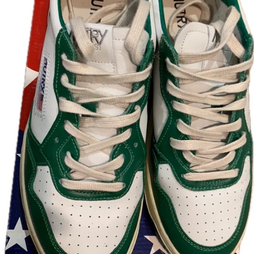 (W) Autry Medalist Low Leather Sneakers Green White 착용 스타일