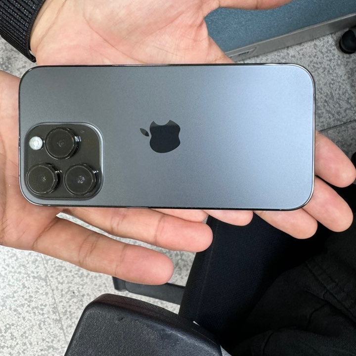 [A등급] Refurbished iPhone 14 Pro 256GB Space Black 착용 스타일