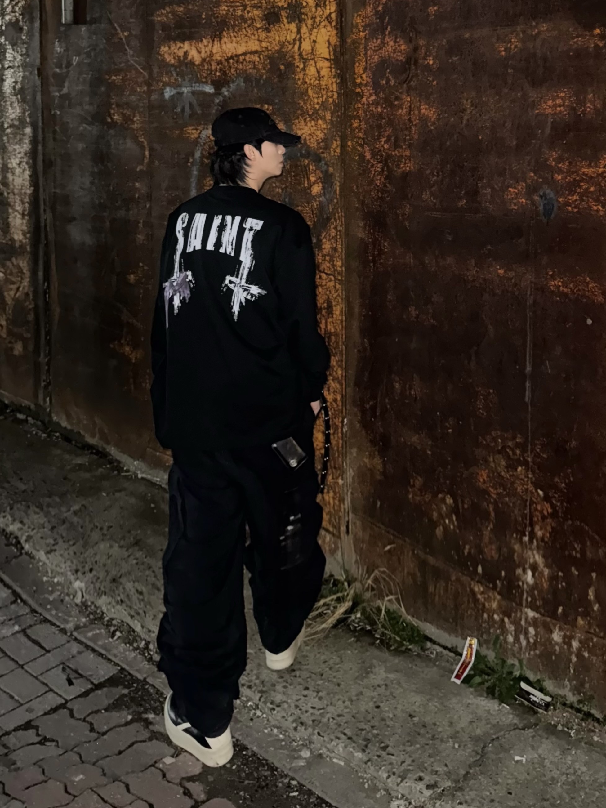 Awende Messiah Camo Bomber Jacket, Awende Saint Black LS T-Shirt 착용 스타일 - 6