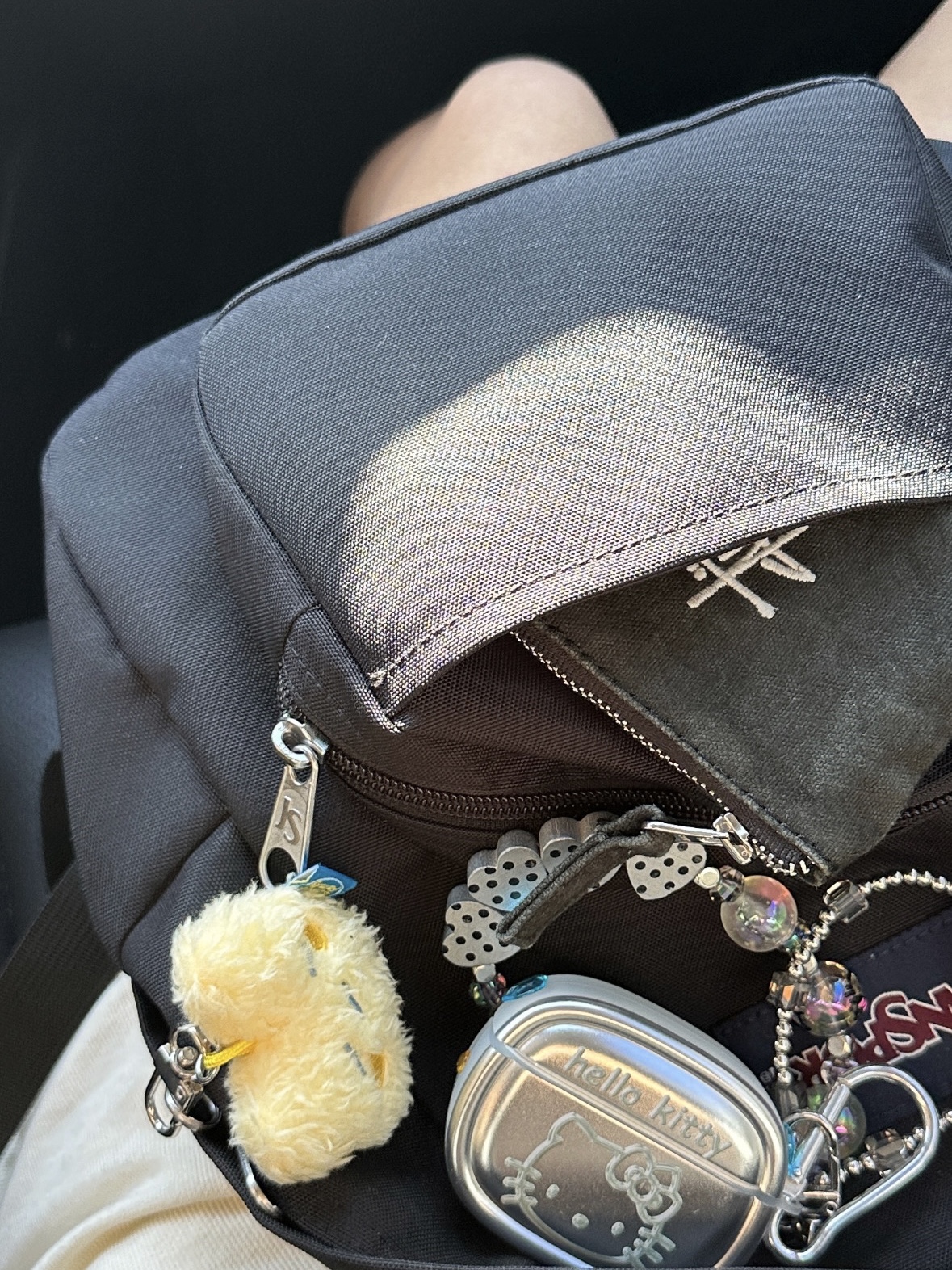 Stussy Stock Cuff Beanie Black, Dior Oblique Pendant Necklace Silver Finish Brass White Crystals 착용 스타일 - 3