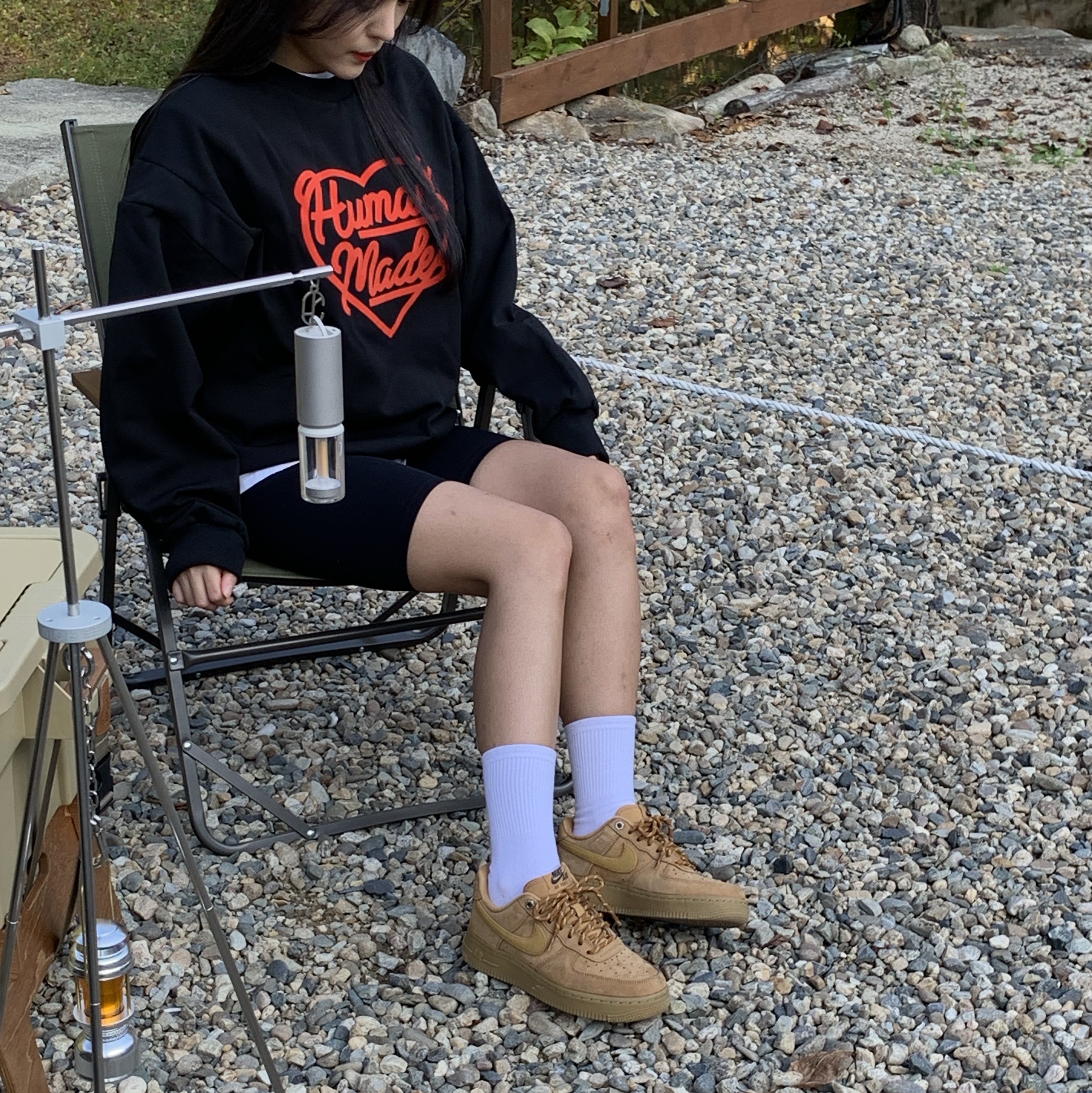 (W) Nike Air Force 1 '07 WB Flax Wheat, Human Made Crewneck Sweatshirt Black 착용 스타일 - 2