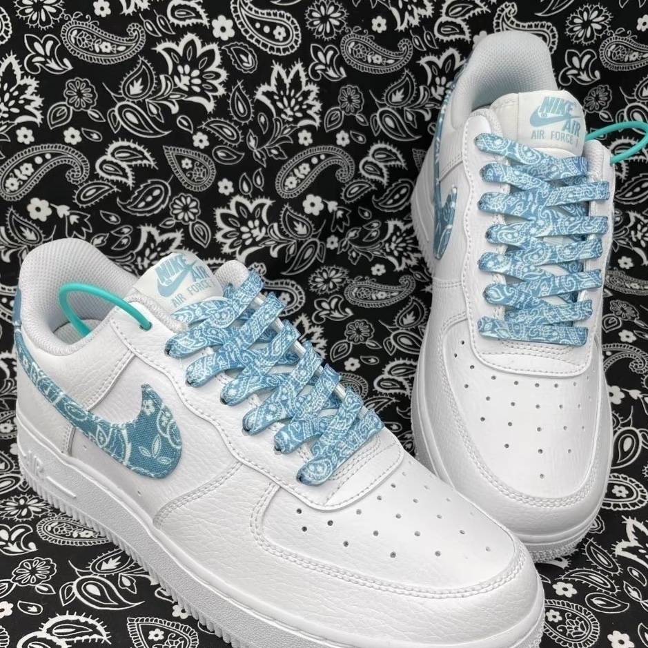 (W) Nike Air Force 1 '07 Essential Paisley Swoosh White Worn Blue 착용 스타일 - 2