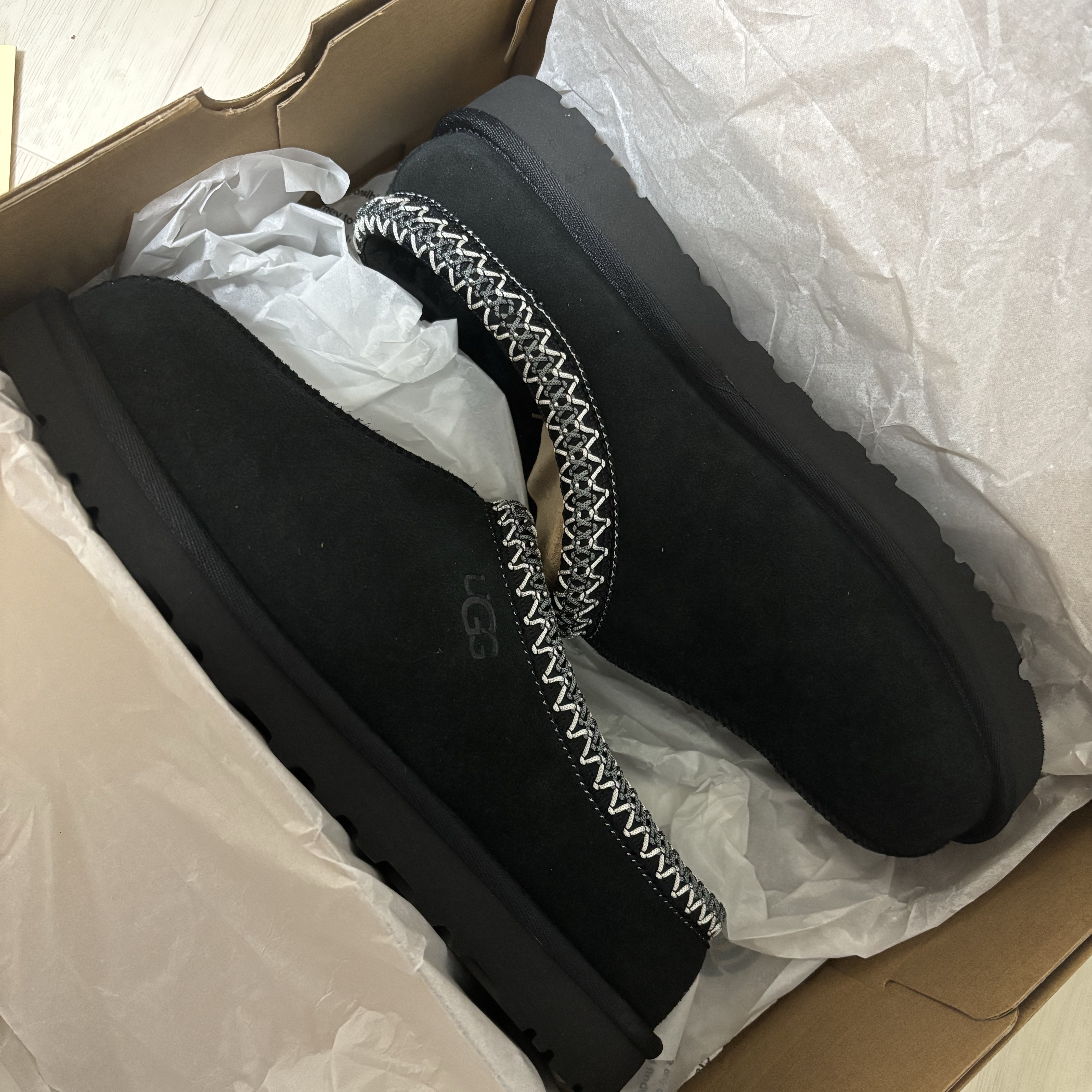 UGG Tasman Black 착용 스타일