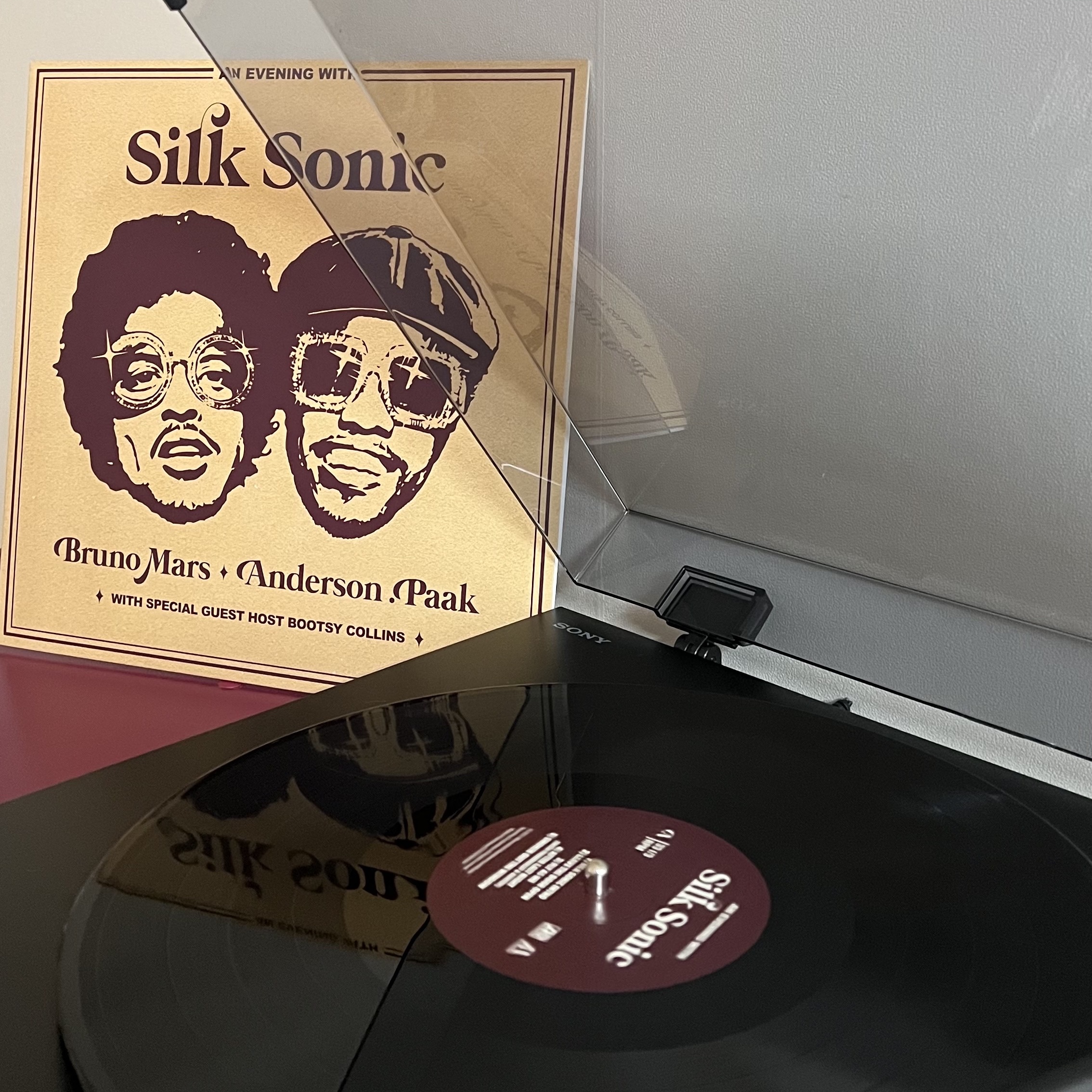 Sony PS-LX310BT Black (Sony Korea Ver.), Silk Sonic An Evening With Silk Sonic Webstore Limited Edition LP Black (10 Songs) 착용 스타일