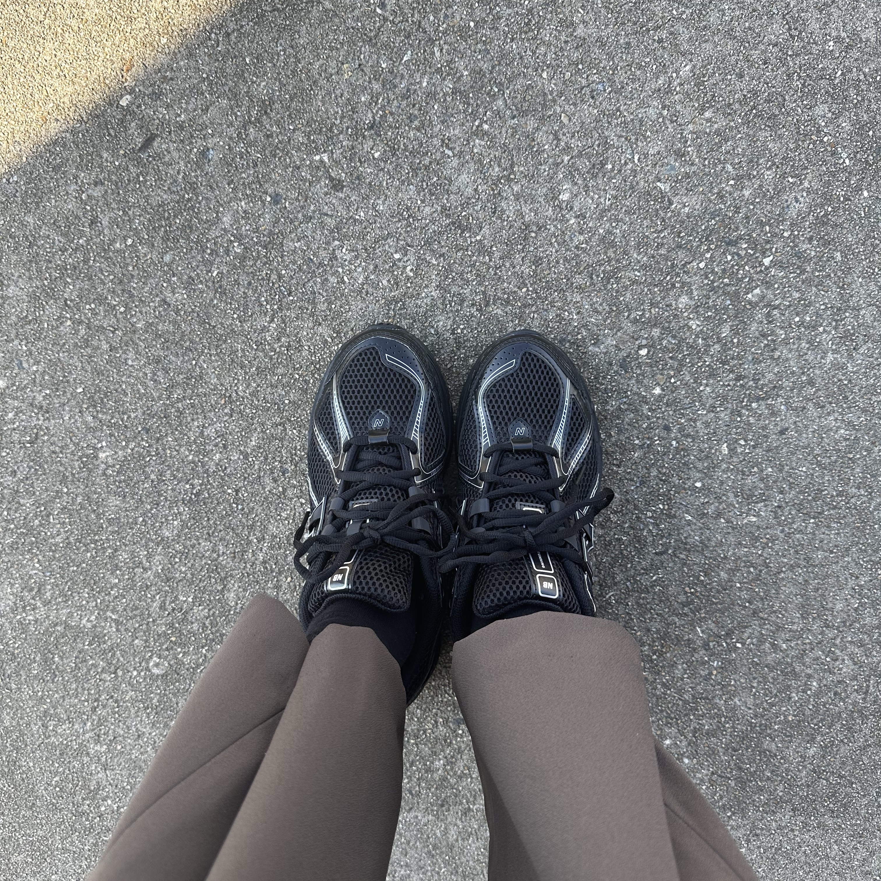 New Balance 1906R Black Silver Metallic 착용 스타일