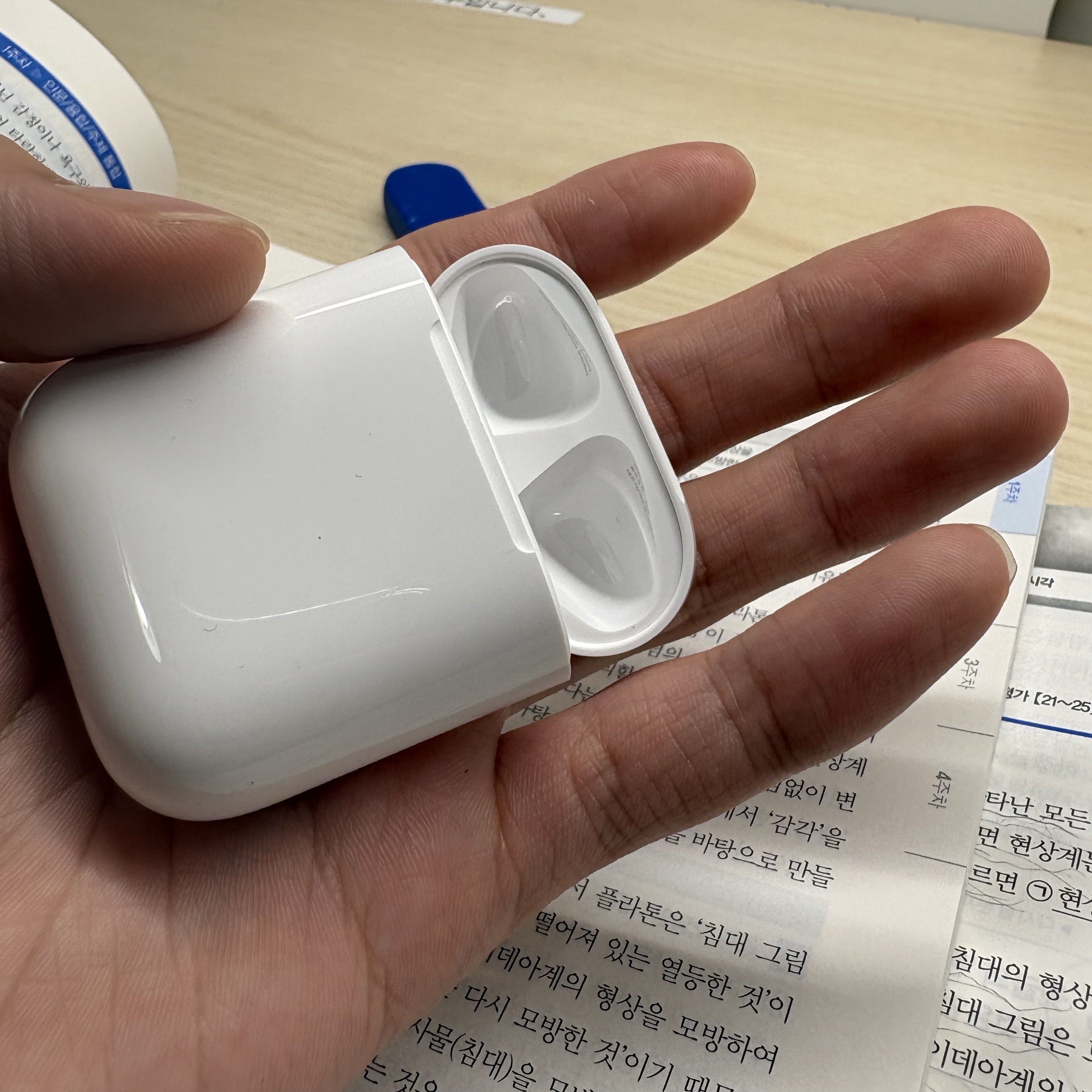Apple AirPods 2nd Gen (Korean Ver.) 착용 스타일 - 2