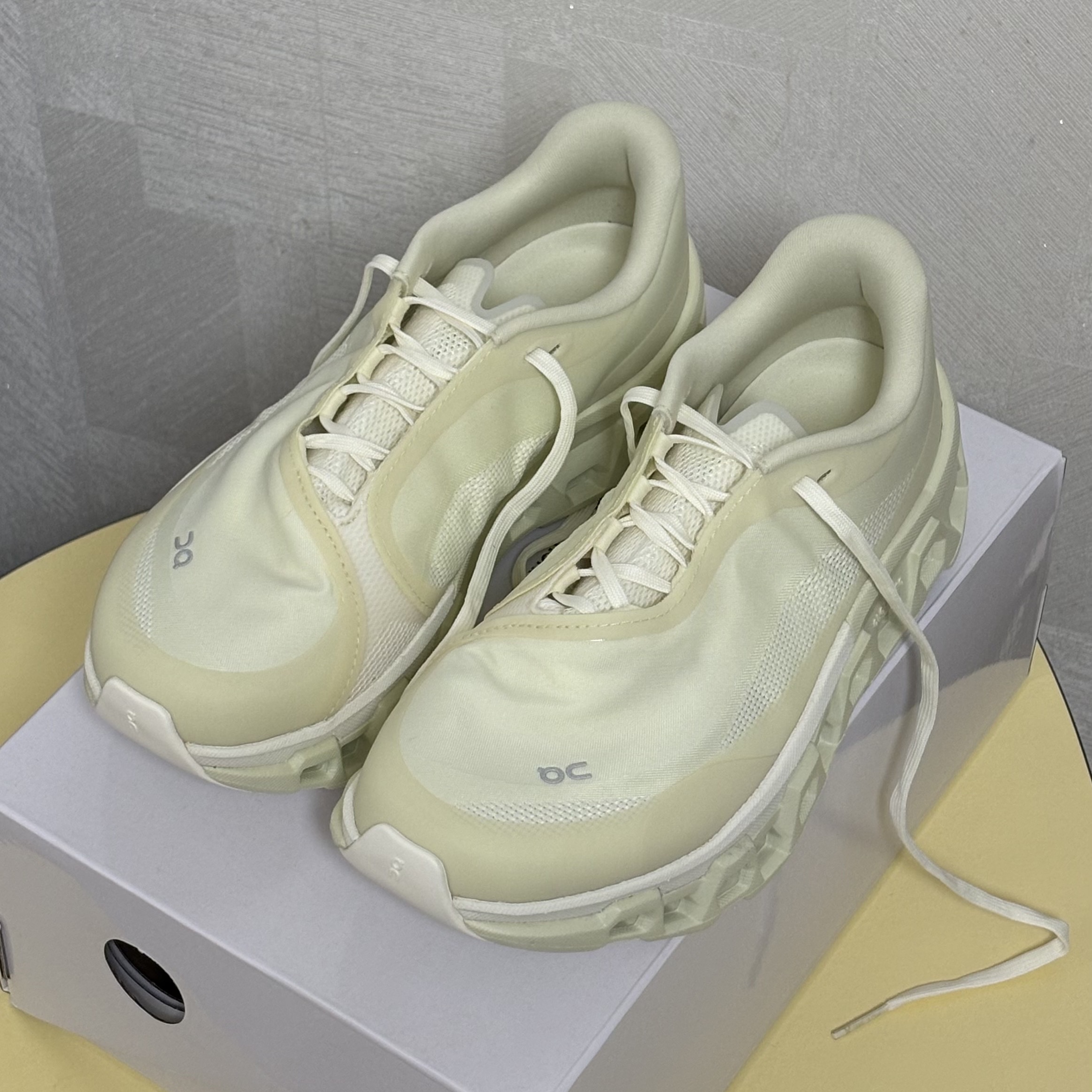 (W) On Running x Post Archive Faction (Paf) Cloudmonster 2 Seedling White, On Running x Post Archive Faction (Paf) Cloudmonster 2 Seedling White 착용 스타일