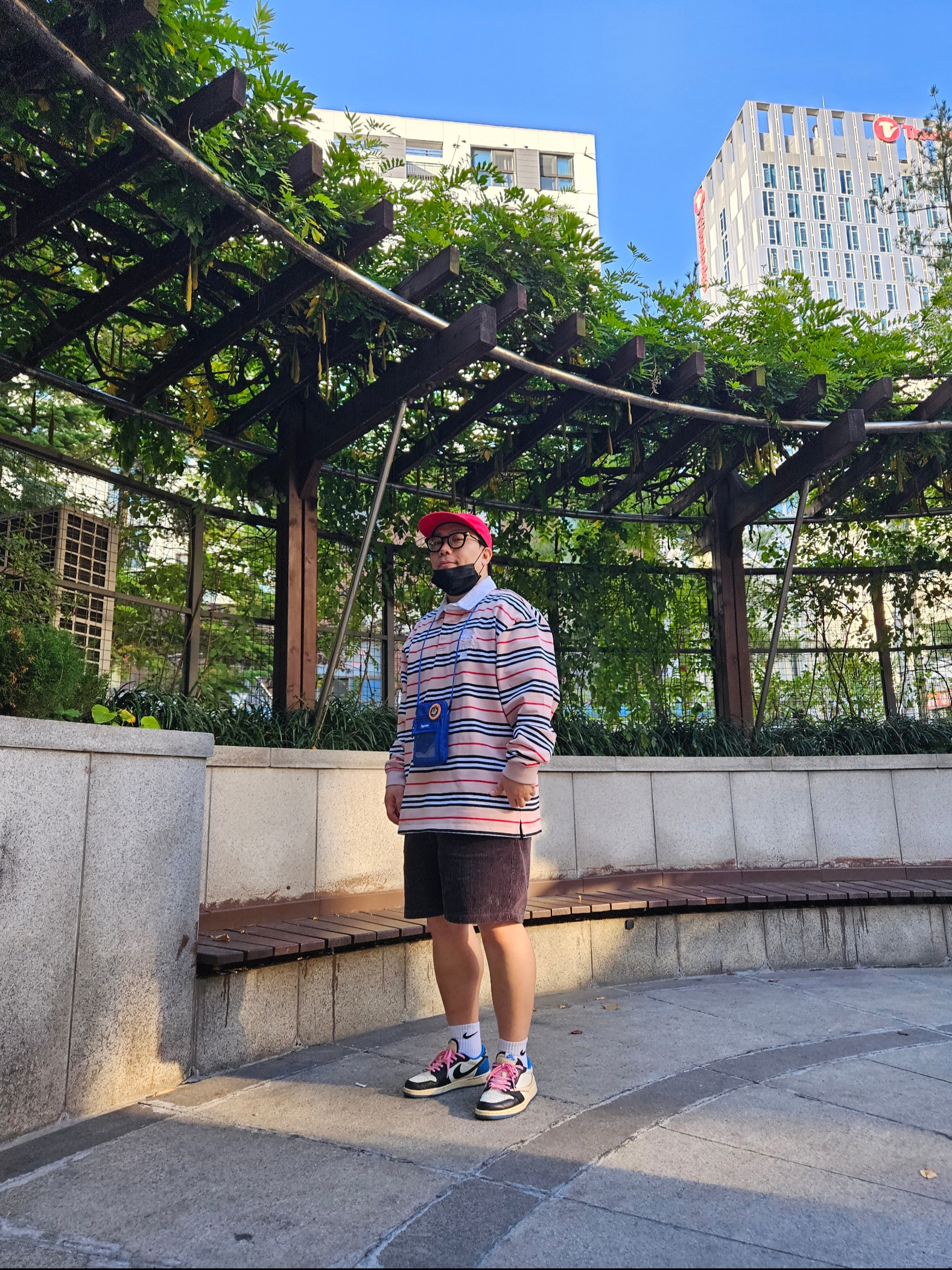 Supreme Washed Chino Twill Camp Cap Red, Supreme x Burberry Rugby Pink - 22SS 착용 스타일 - 2
