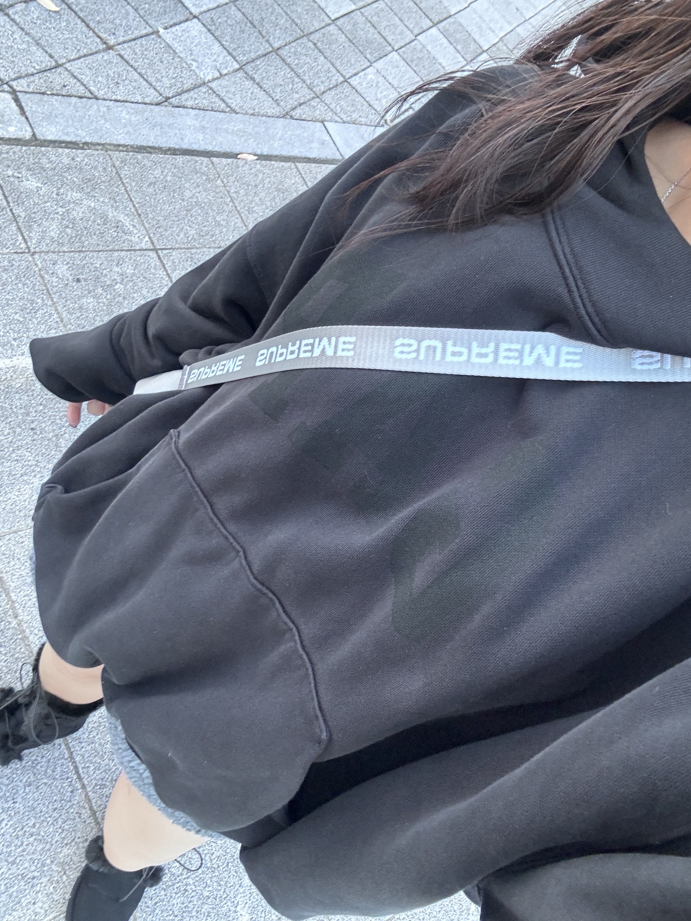 Yeezy Gap Engineered By Balenciaga Dove Hoodie Black 착용 스타일 - 2