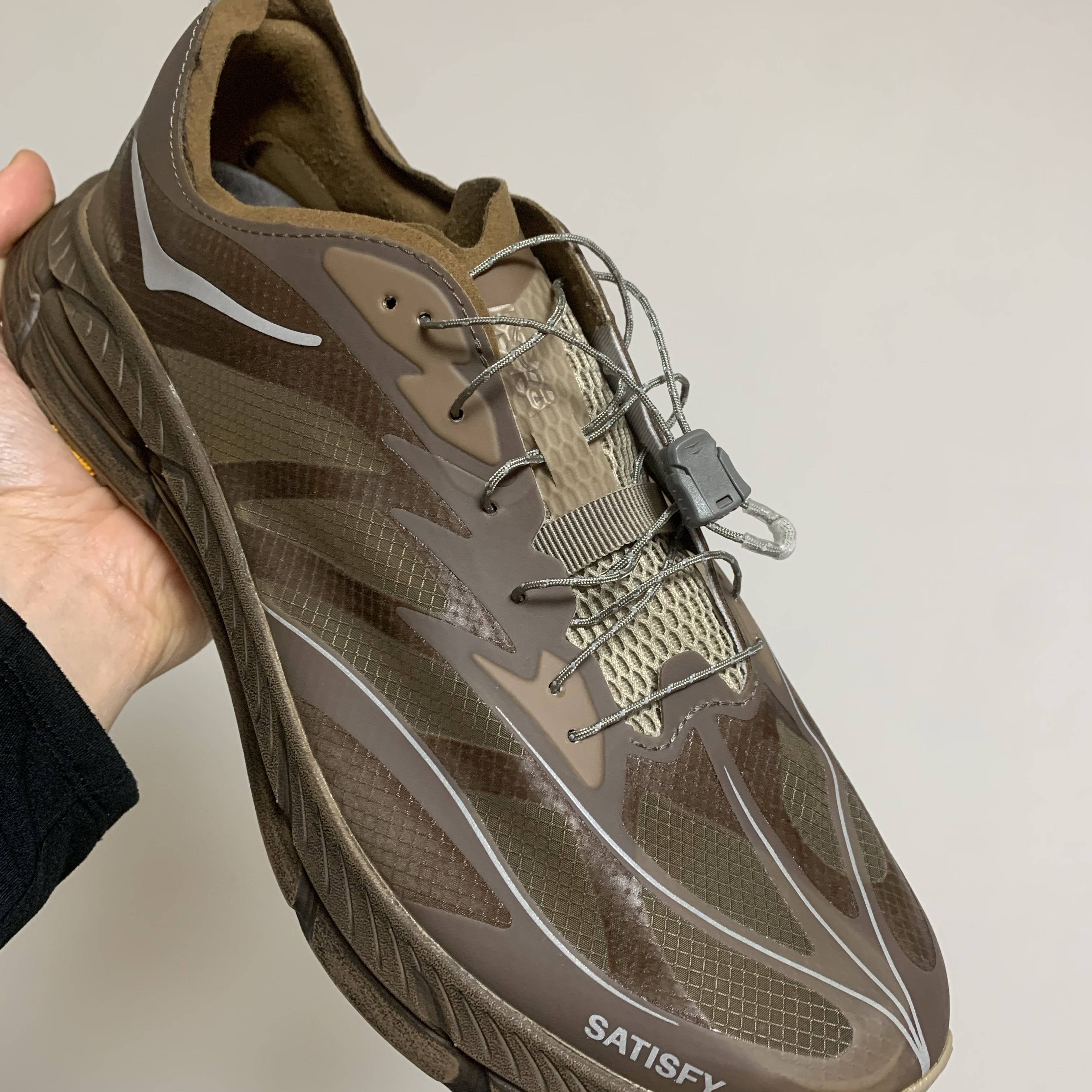 Hoka x Satisfy Mafate Speed 4 Lite Rubber 착용 스타일