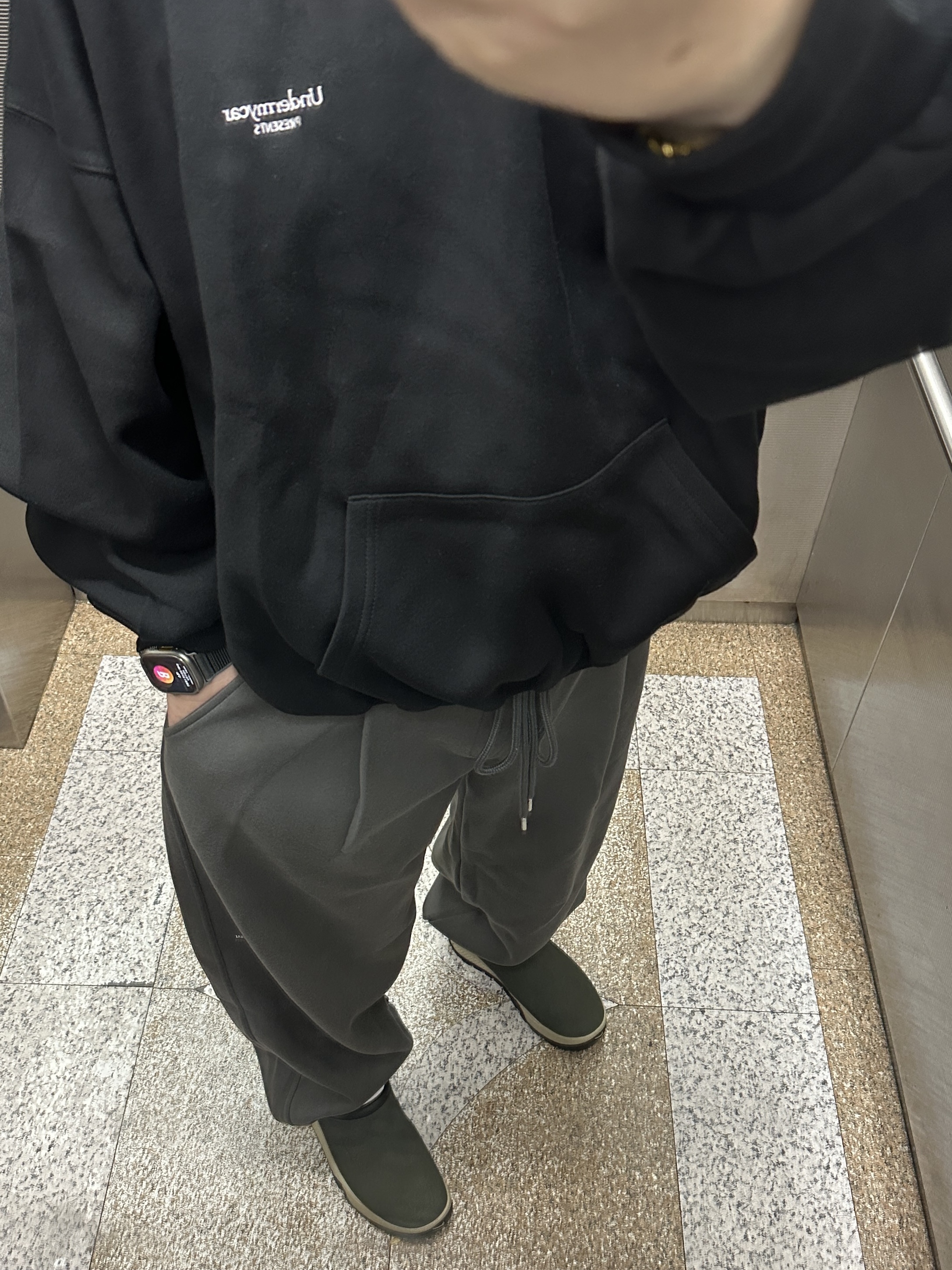 Nike ACG Rufus Sequoia, Undermycar Mu.03 Anti Fxxking Logo Play Oversized Sweat Jogger Olive 착용 스타일 - 1