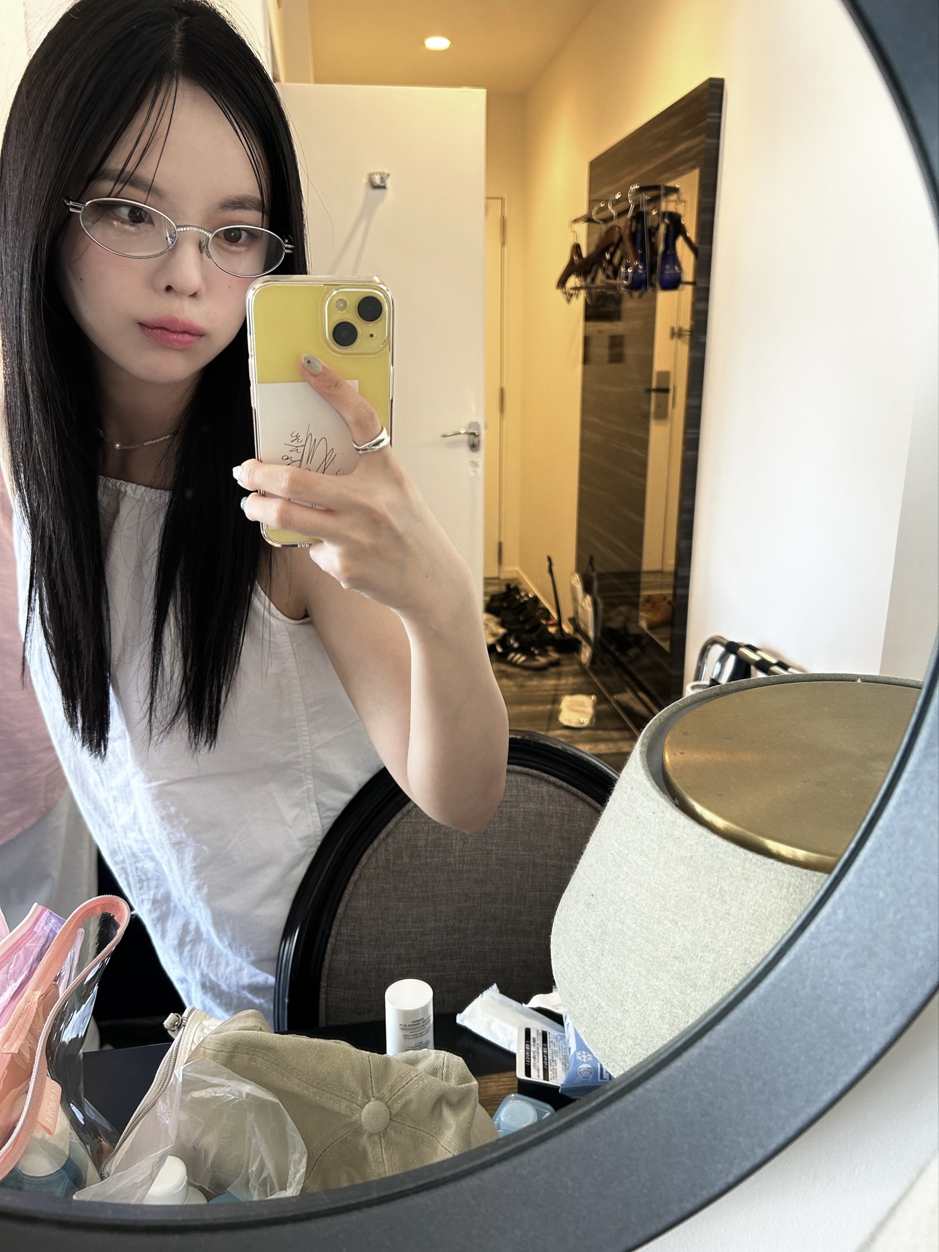 Gentle Monster x Jennie Jentle Salon Barrette 02 Silver Metal Clear 착용 스타일 - 1