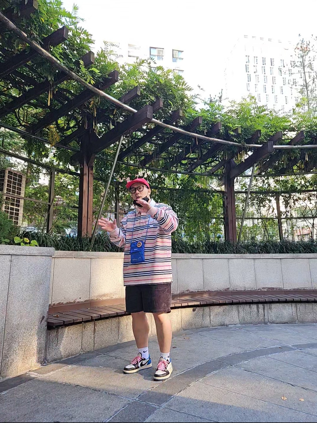 Supreme Washed Chino Twill Camp Cap Red, Supreme x Burberry Rugby Pink - 22SS 착용 스타일 - 3