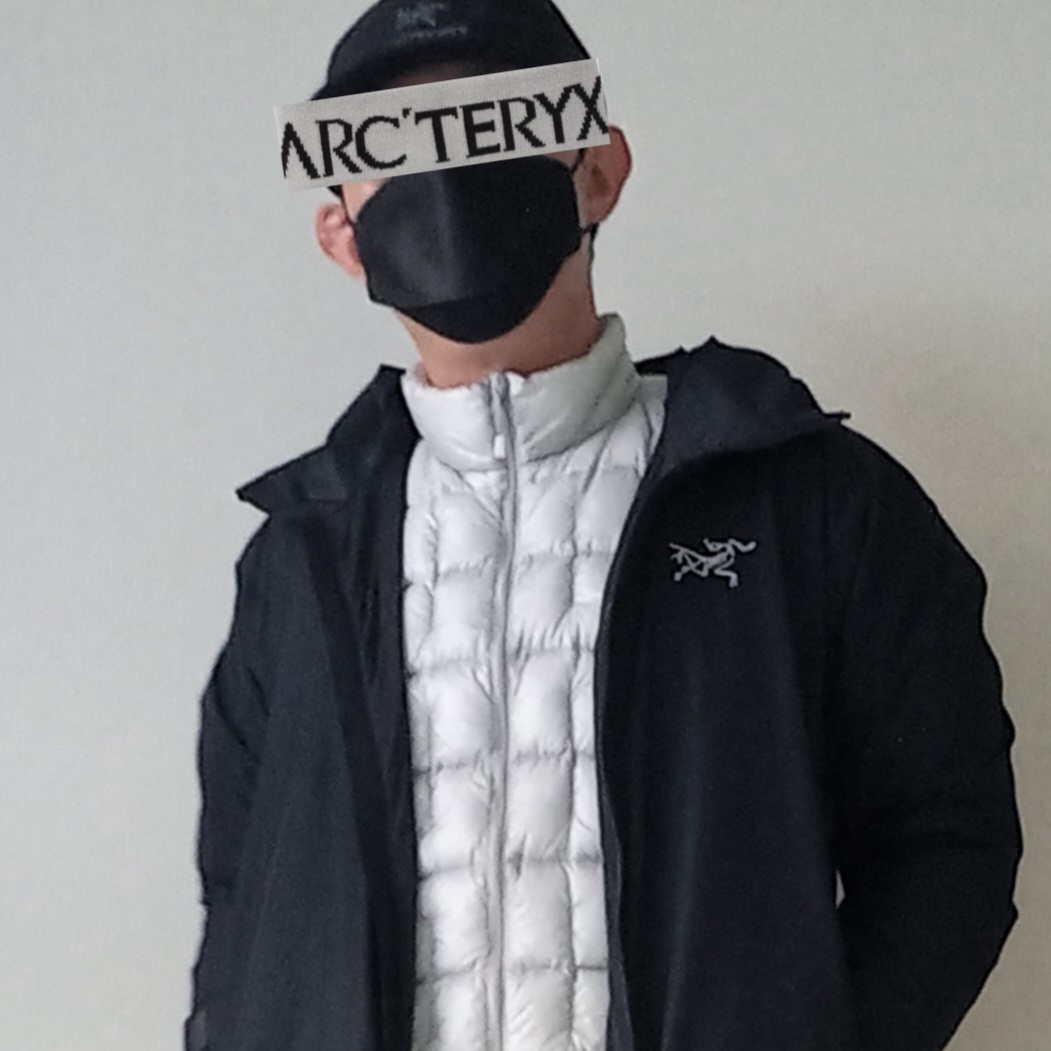 Arc'teryx Gore 5 Panel Cap Black, Montbell US Plasma 1000 Down Jacket Light Silver 착용 스타일 - 1