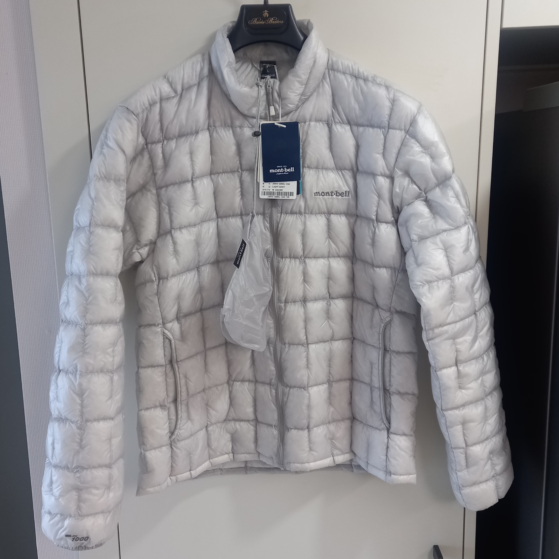 Montbell US Plasma 1000 Down Jacket Light Silver, Montbell Plasma 1000 Down Jacket Light Silver 착용 스타일 - 2