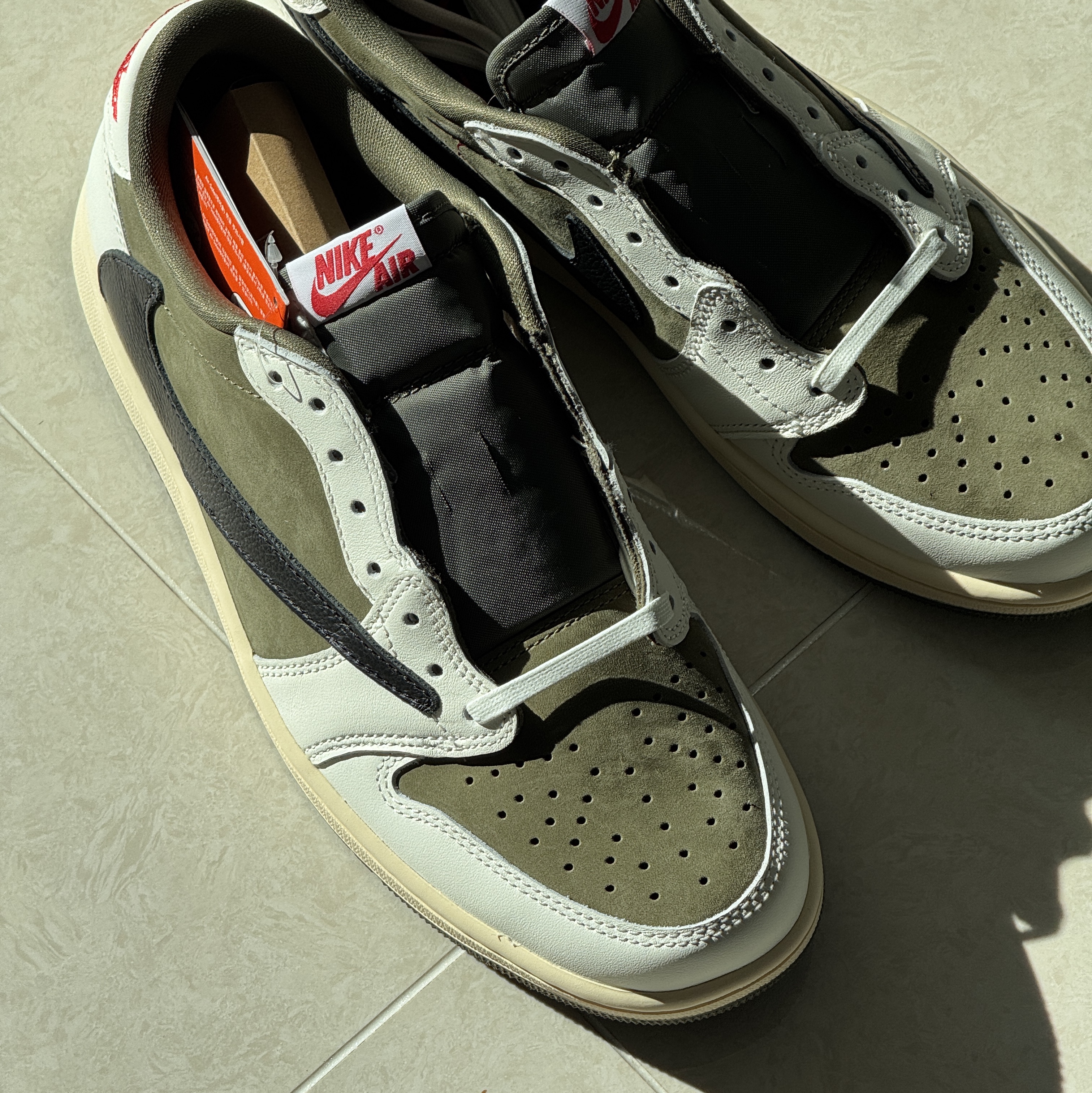 Jordan 1 x Travis Scott Retro Low OG SP Reverse Olive 착용 스타일