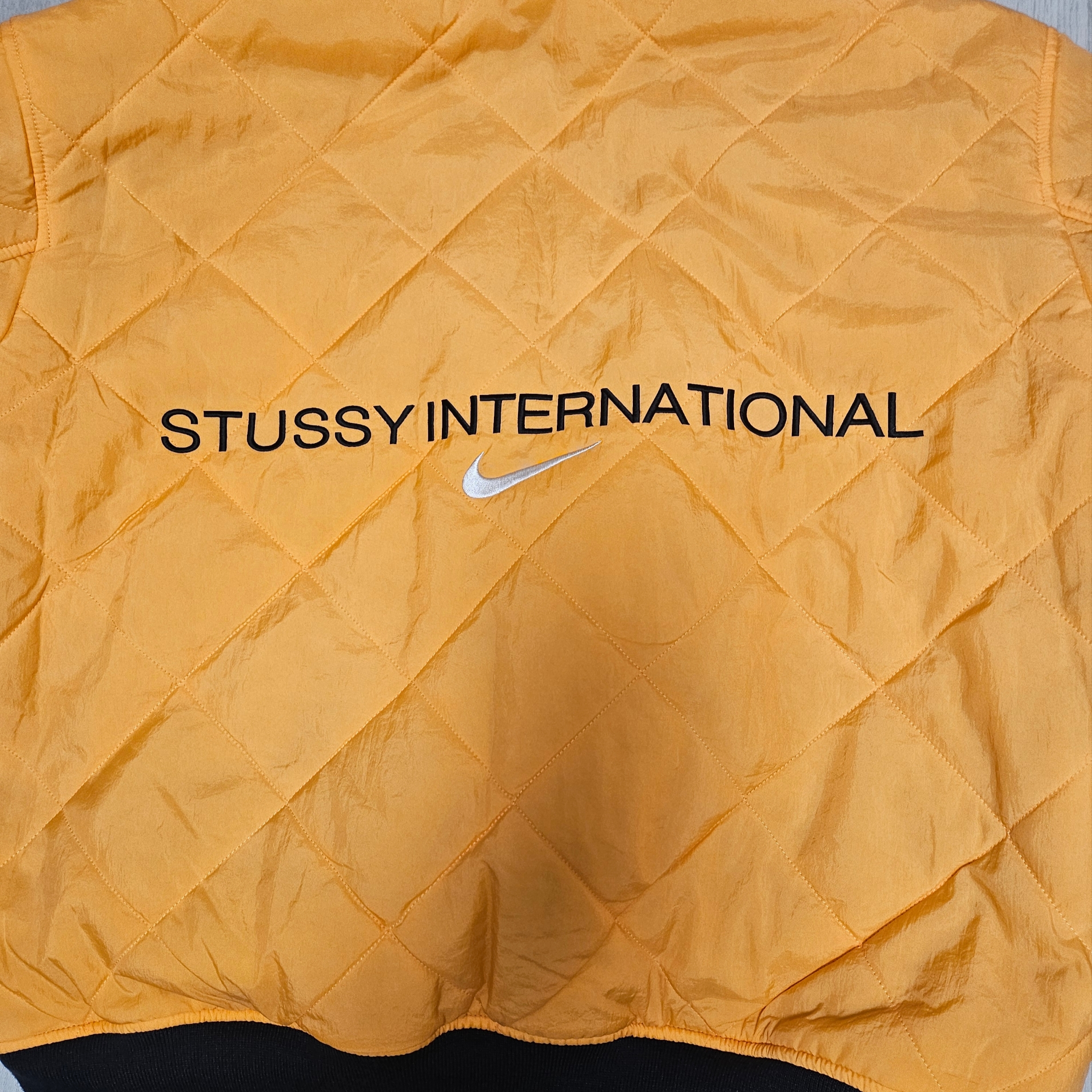 Nike x Stussy Reversible Jacket Medium Olive (FJ9153-222) 착용 스타일 - 2