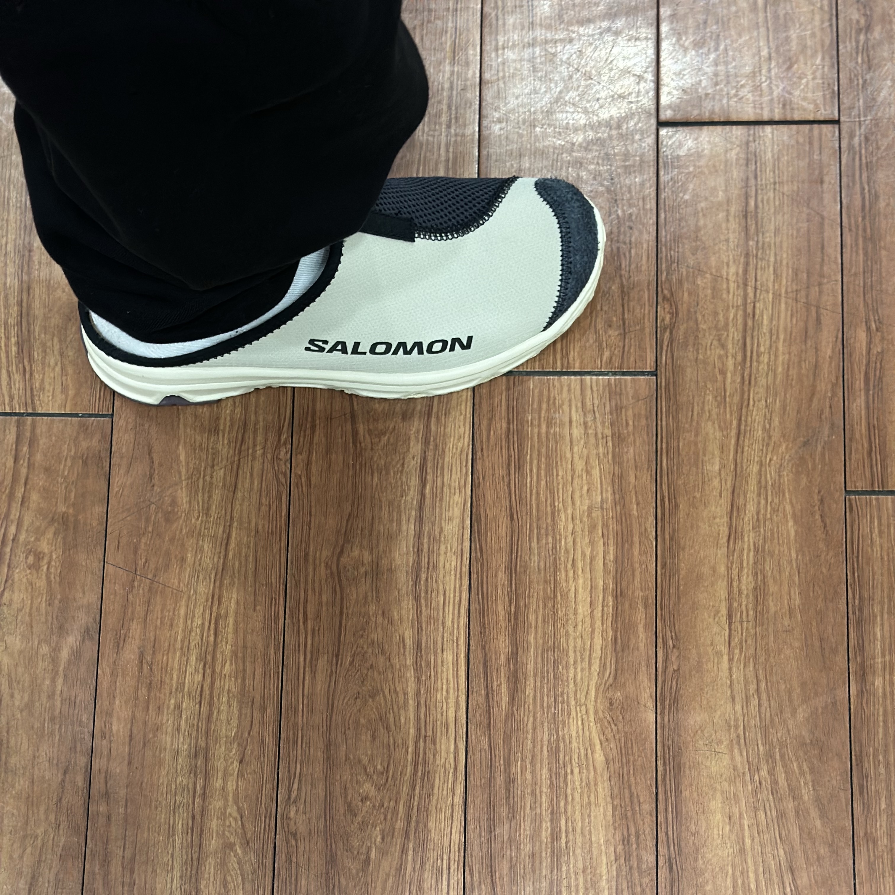 Salomon RX Slide 3.0 Bleached Sand 착용 스타일 - 2