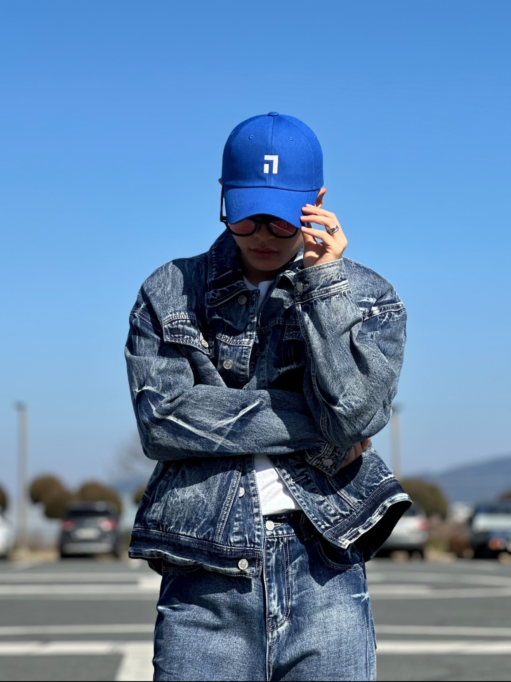 Maison Mihara Yasuhiro Wayne OG Sole Leather Low-top Sneakers Black White, Gucci Ring with Double G Silver 착용 스타일 - 5