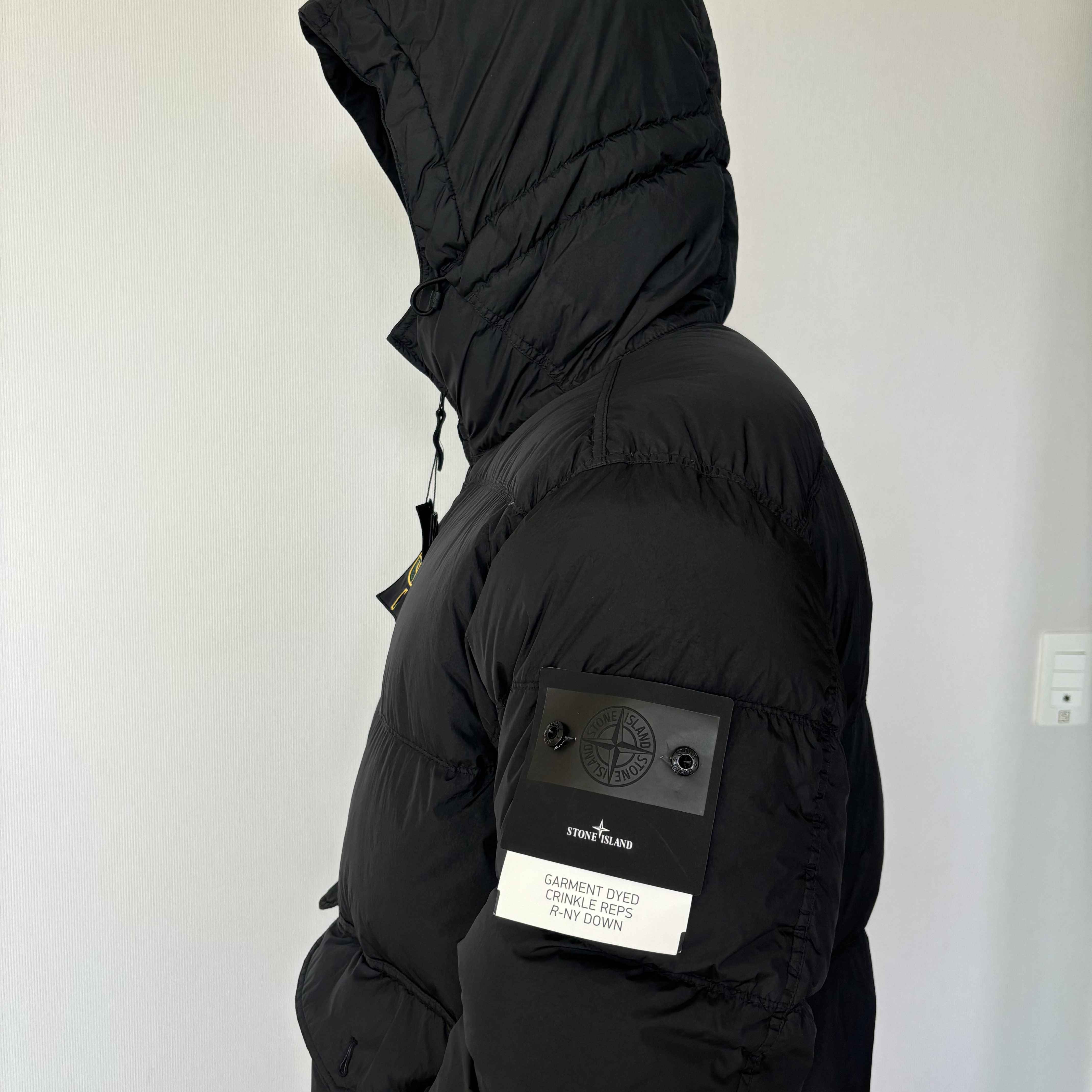 Stone Island 40723 Crinkle Reps Hooded Down Jacket Black - 24FW 착용 스타일