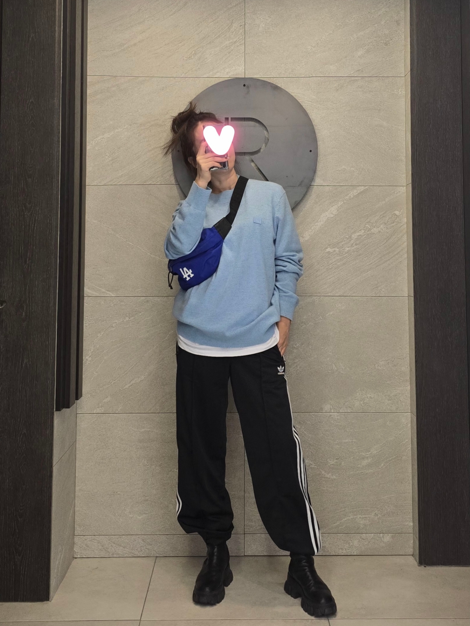 (W) Adidas Originals Firebird Loose Track Pants Black - KR Sizing 착용 스타일 - 3