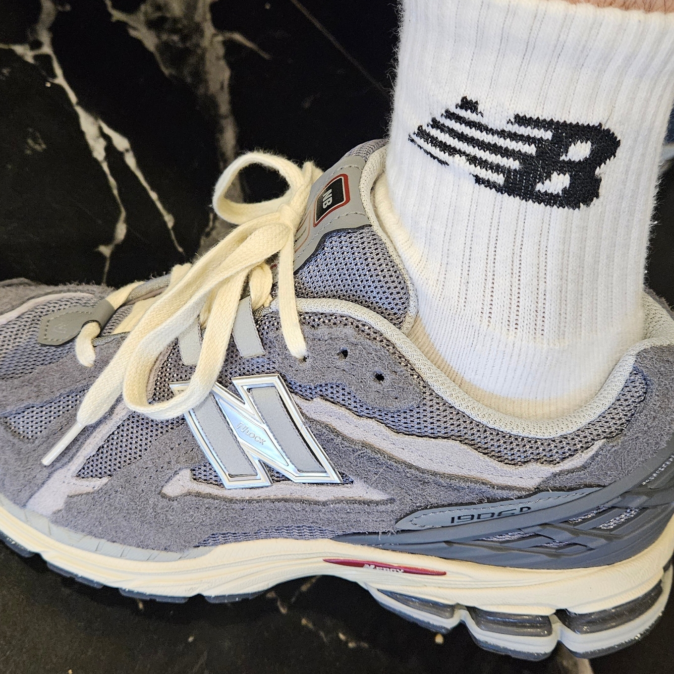 New Balance 1906D Protection Pack Castlerock 착용 스타일