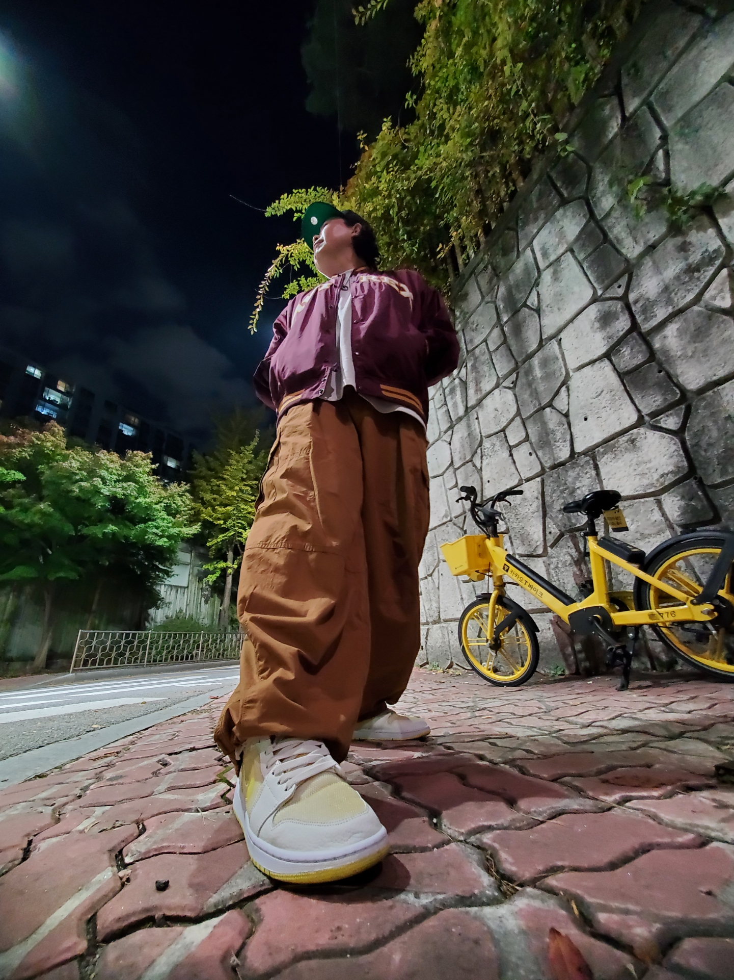 (W) Jordan 1 Mid SE Voltage Yellow, Essentials x New Era Classic Collection 59FIFTY Fitted Cap Pittsburgh Pirates 착용 스타일 - 2