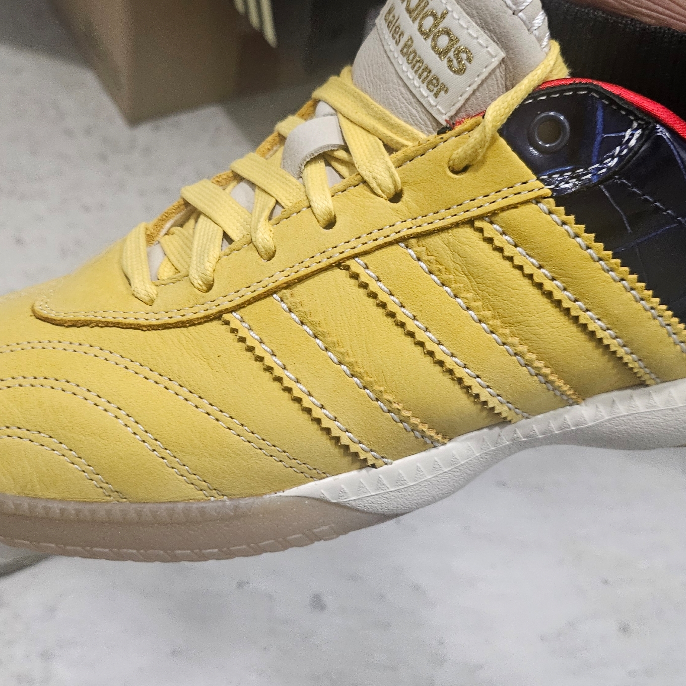 Adidas x Wales Bonner Samba MN Yellow St Fade Gold 착용 스타일 - 8