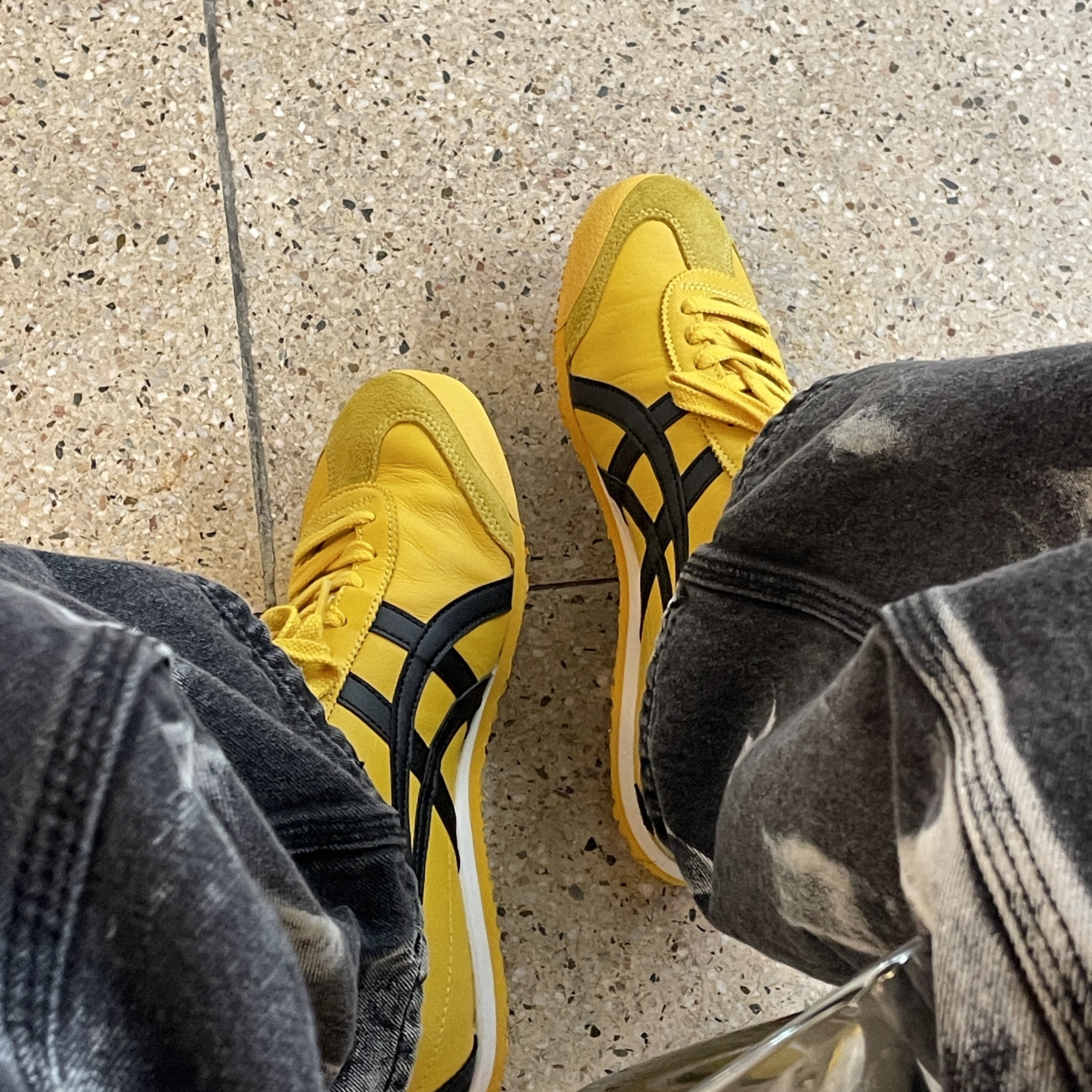 Onitsuka Tiger Mexico 66 Yellow Black 착용 스타일