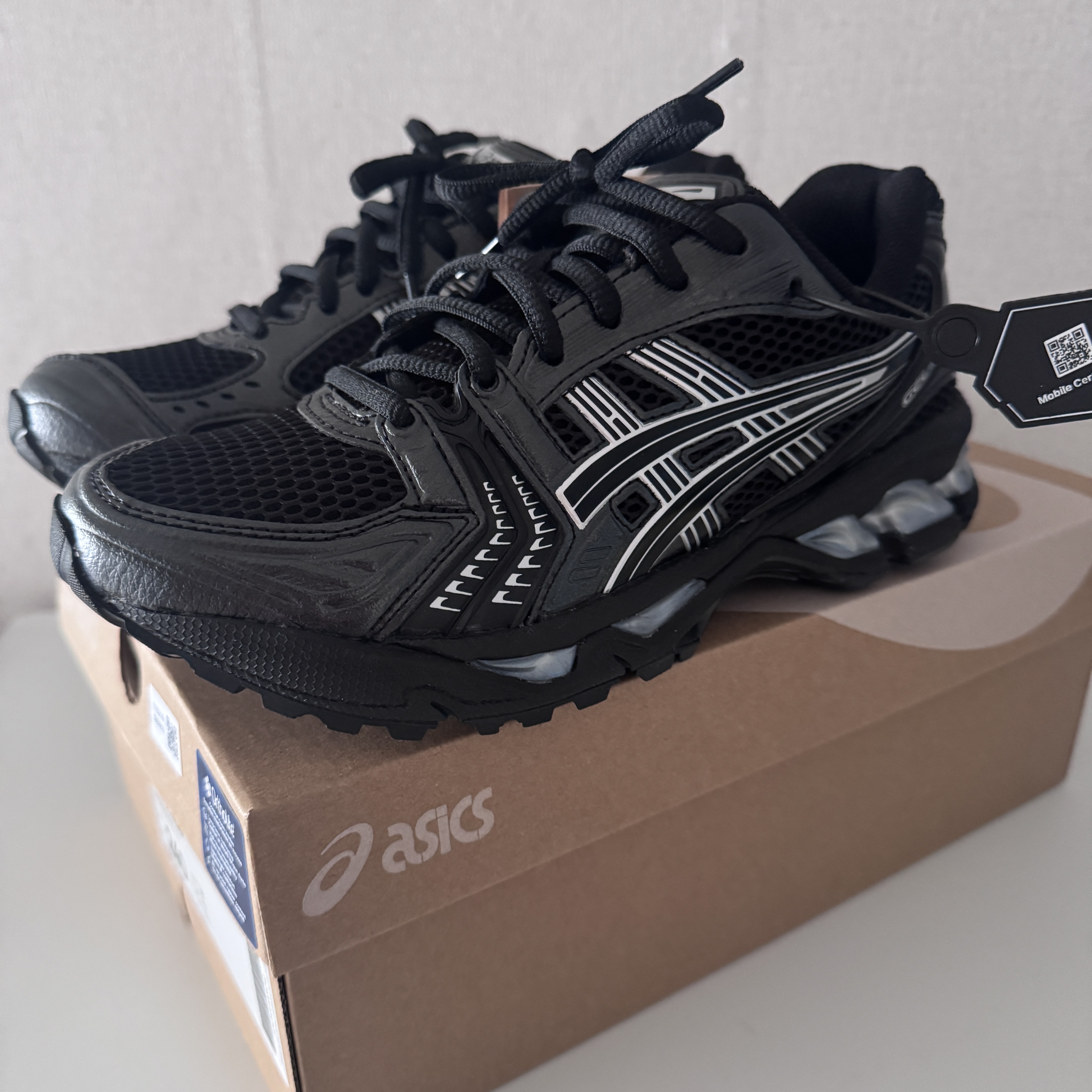 Asics Gel-Kayano 14 Black Pure Silver 착용 스타일