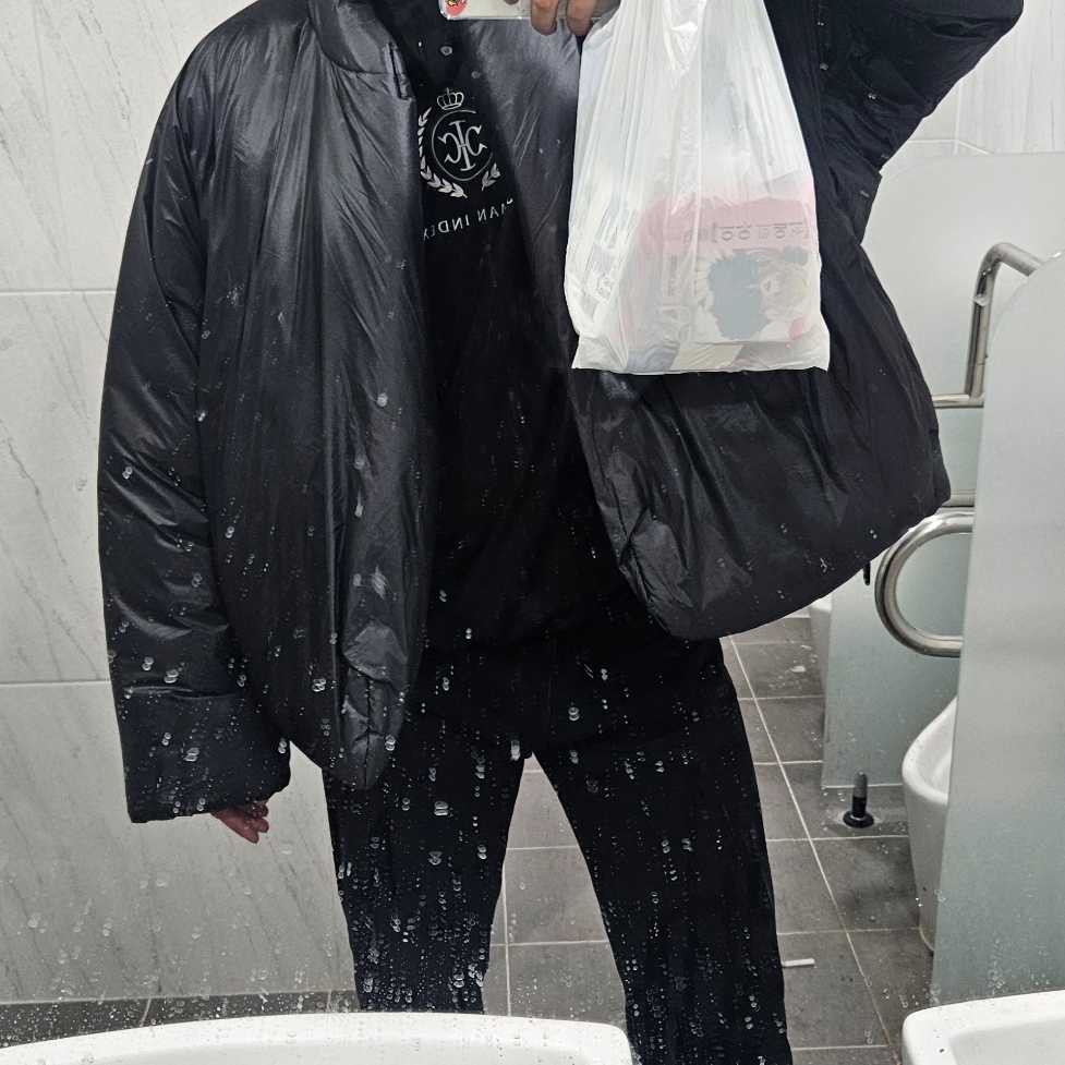 Yeezy Gap Engineered By Balenciaga Round Jacket 2 Black 착용 스타일 - 1