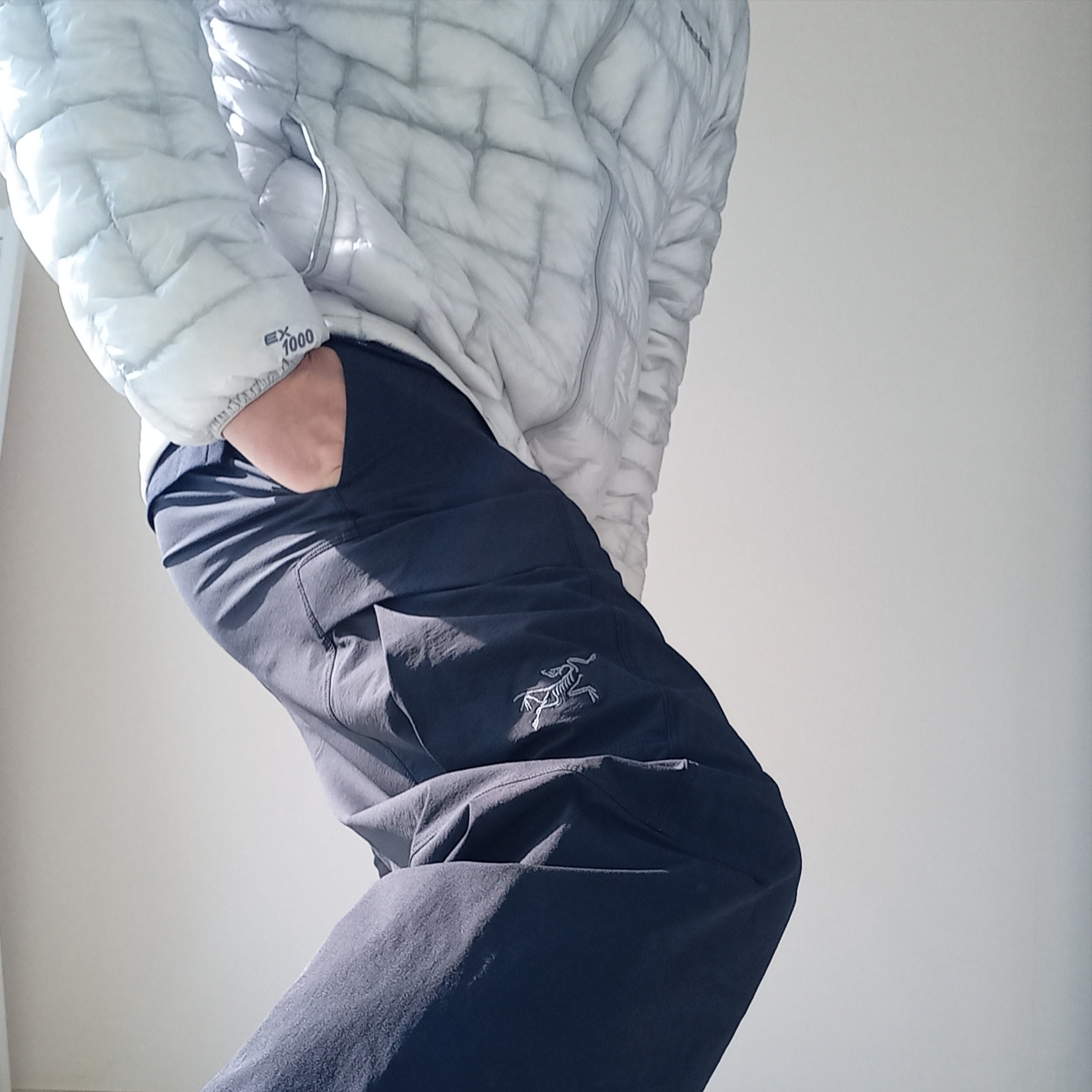Arc'teryx Gore 5 Panel Cap Black, Montbell US Plasma 1000 Down Jacket Light Silver 착용 스타일 - 8