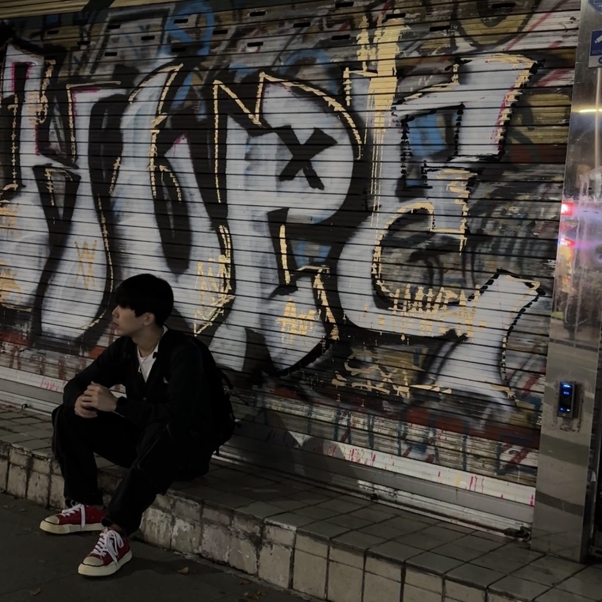 Maison Mihara Yasuhiro Peterson VL OG Sole Canvas Low-top Sneakers Red, Maison Kitsune Fox Head Patch Classic Cardigan Anthracite Melange 착용 스타일