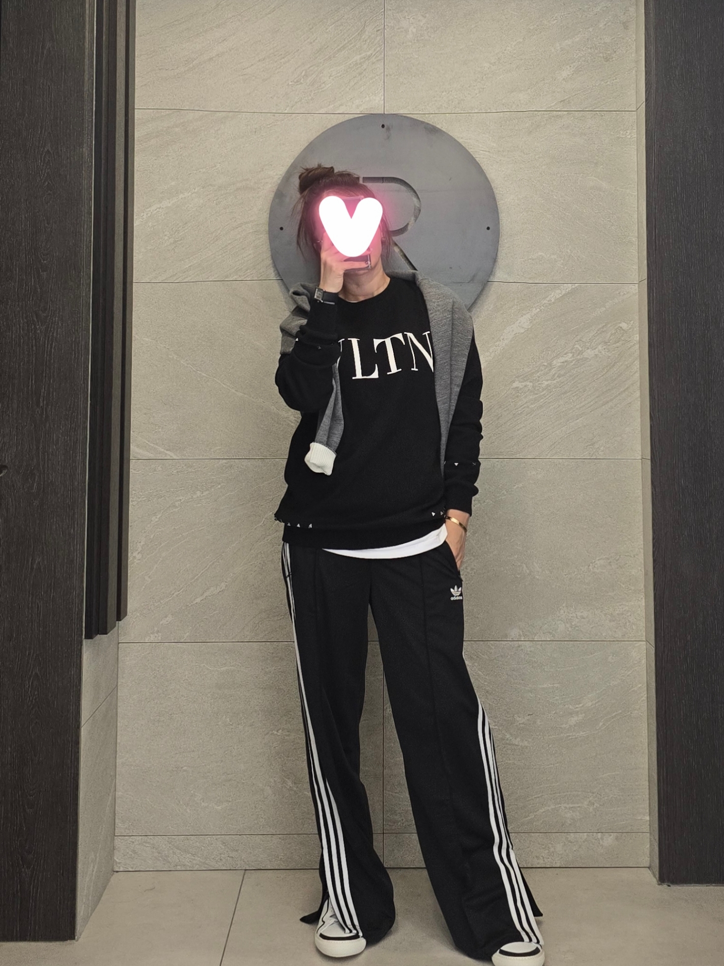 (W) Adidas Originals Firebird Loose Track Pants Black - KR Sizing 착용 스타일 - 2